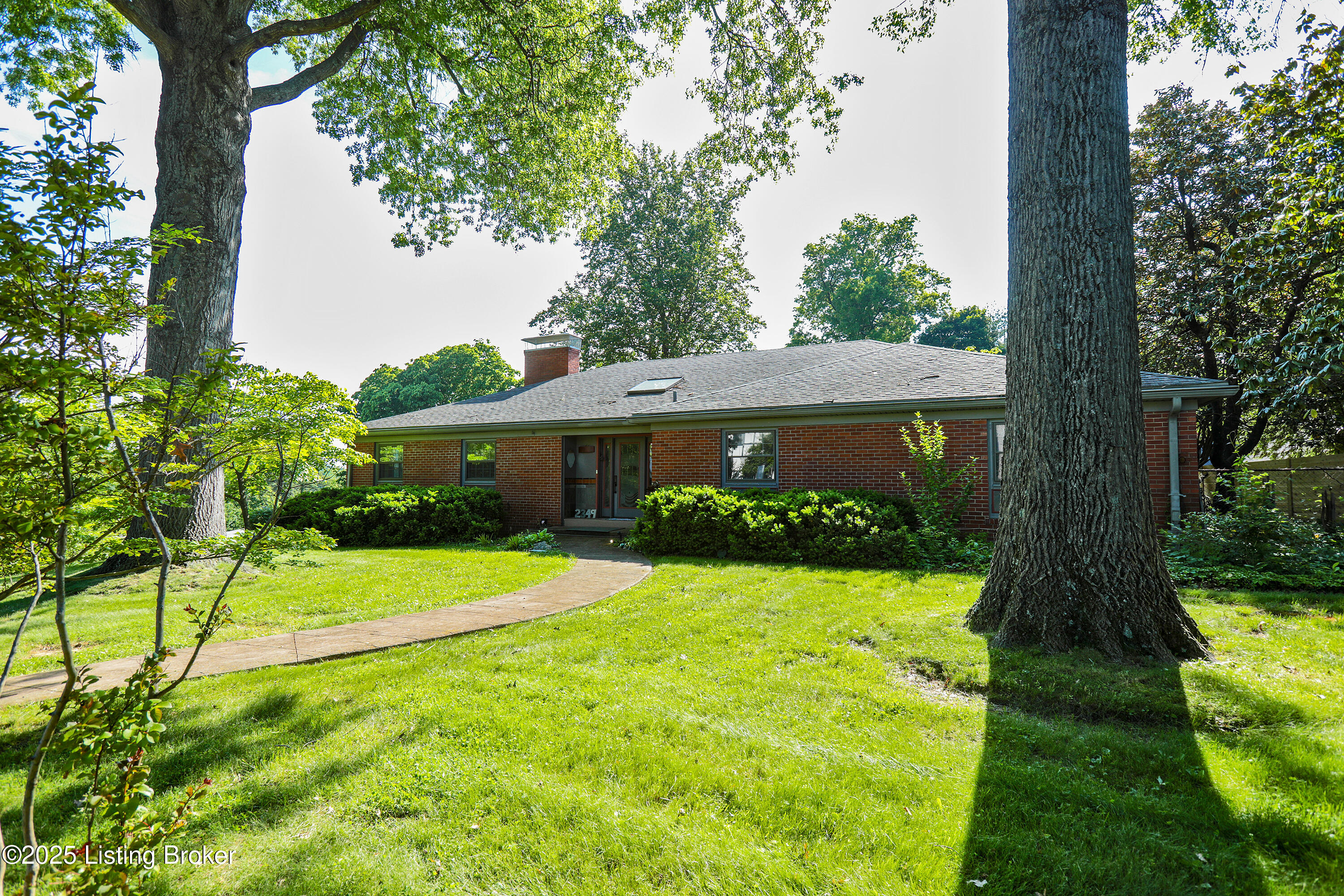 2349 Ingleside Dr