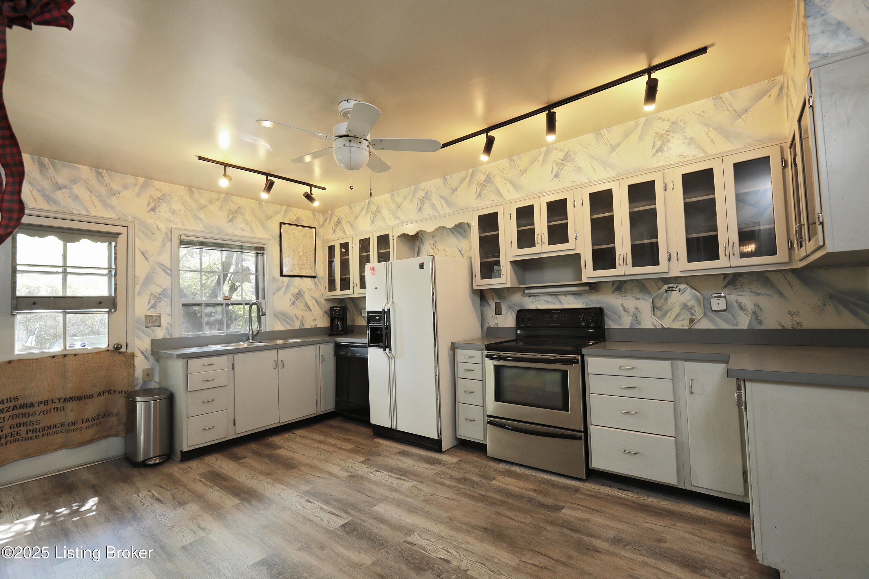 2349 Ingleside Dr