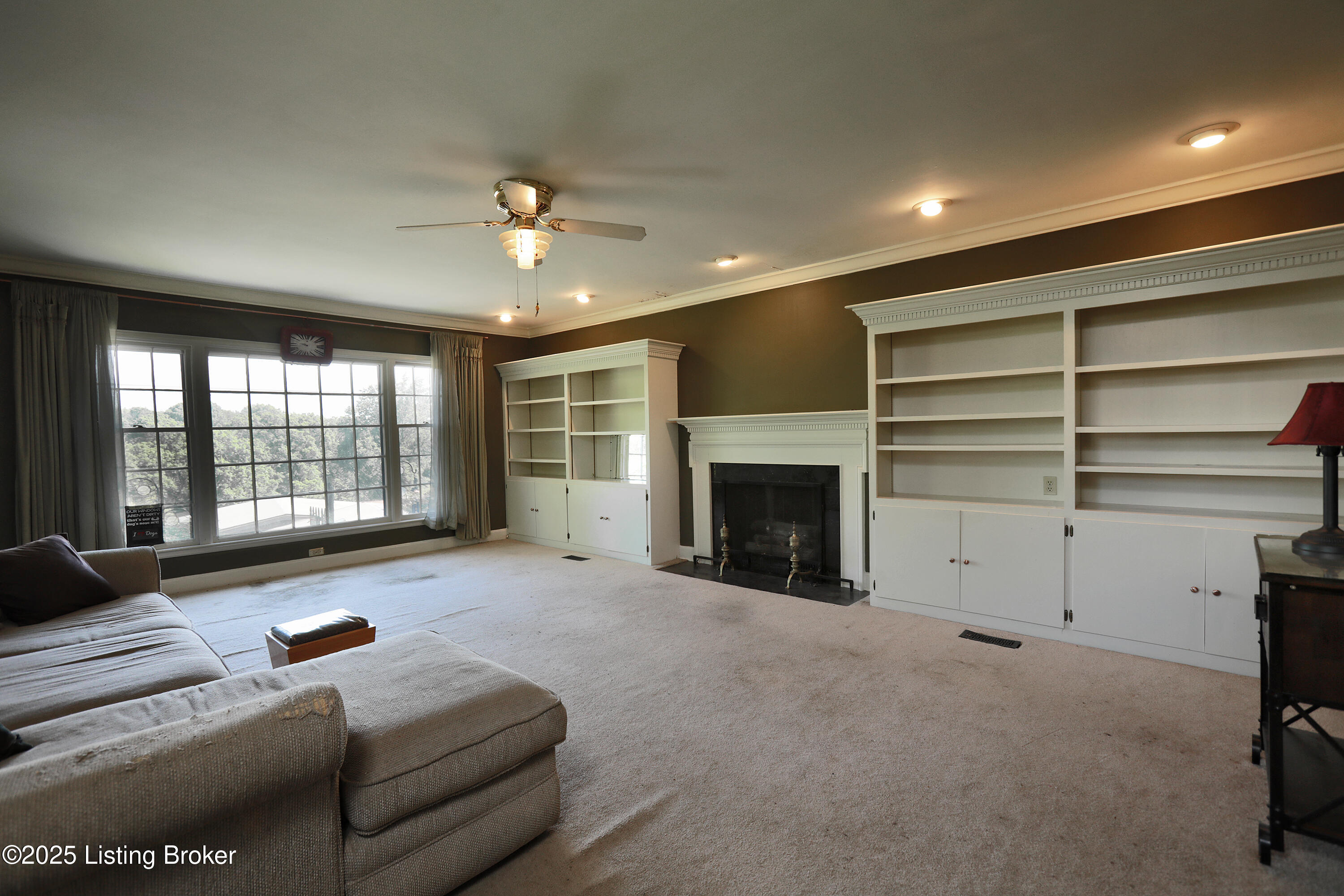 2349 Ingleside Dr