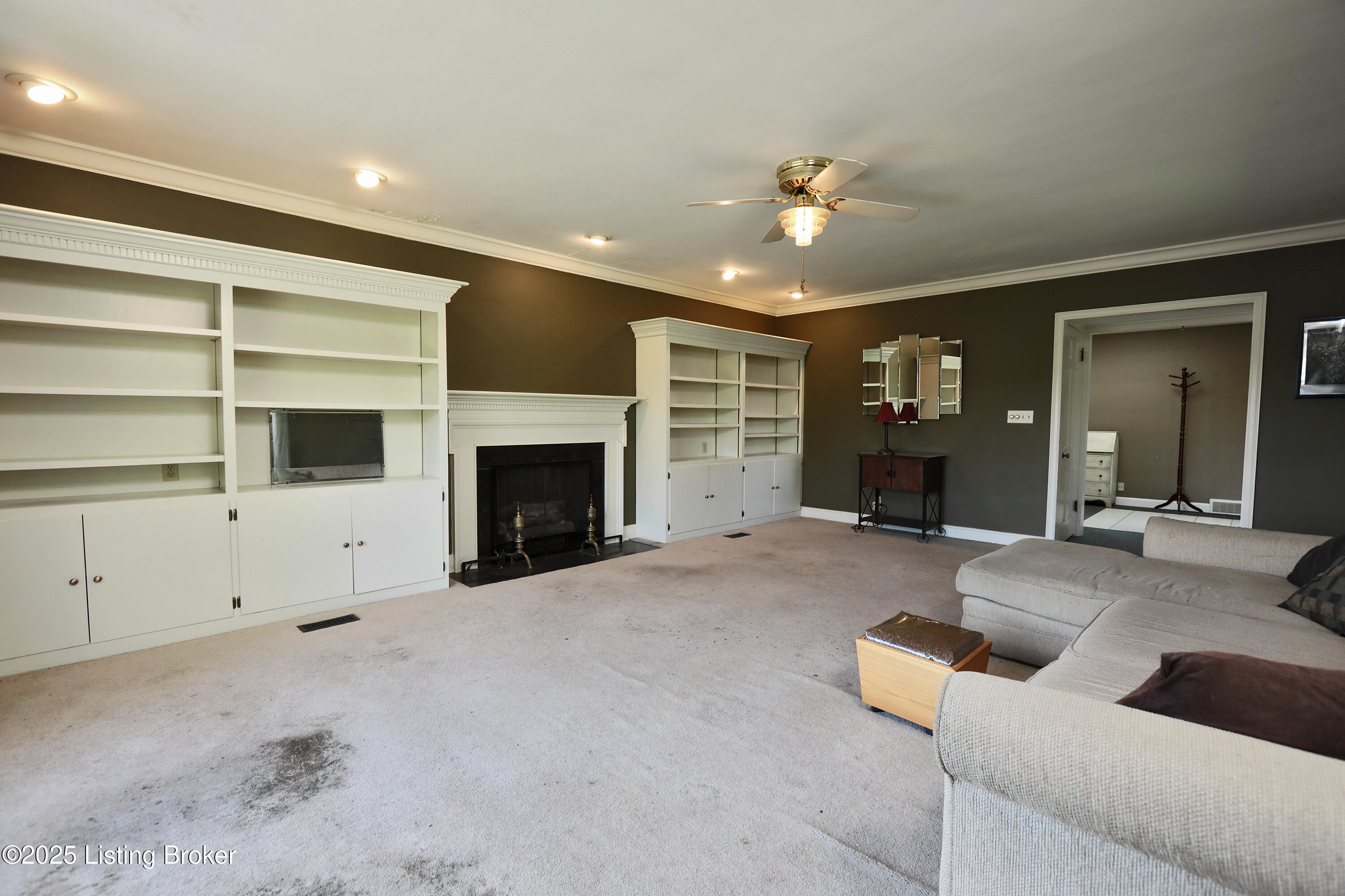 2349 Ingleside Dr