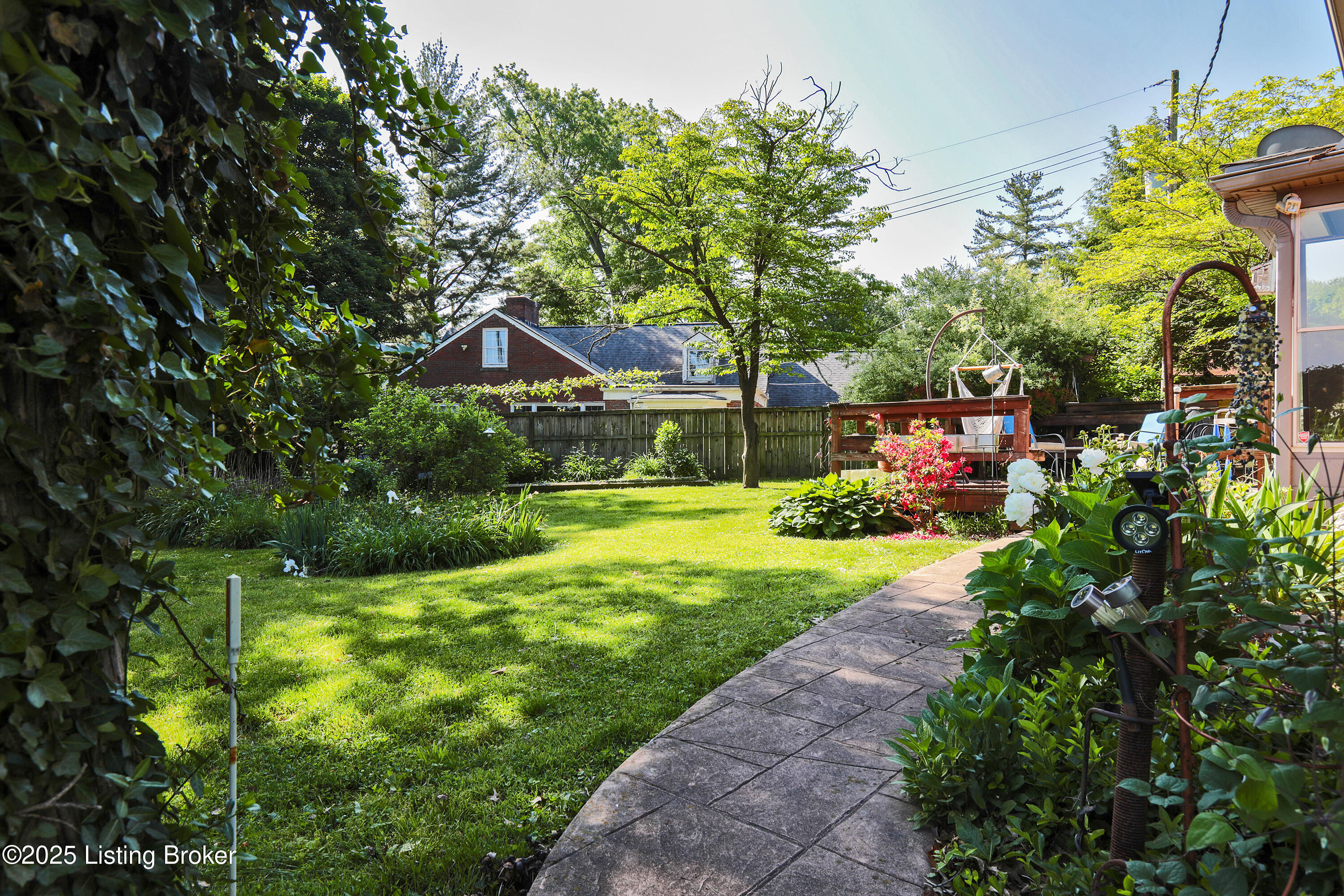 2349 Ingleside Dr