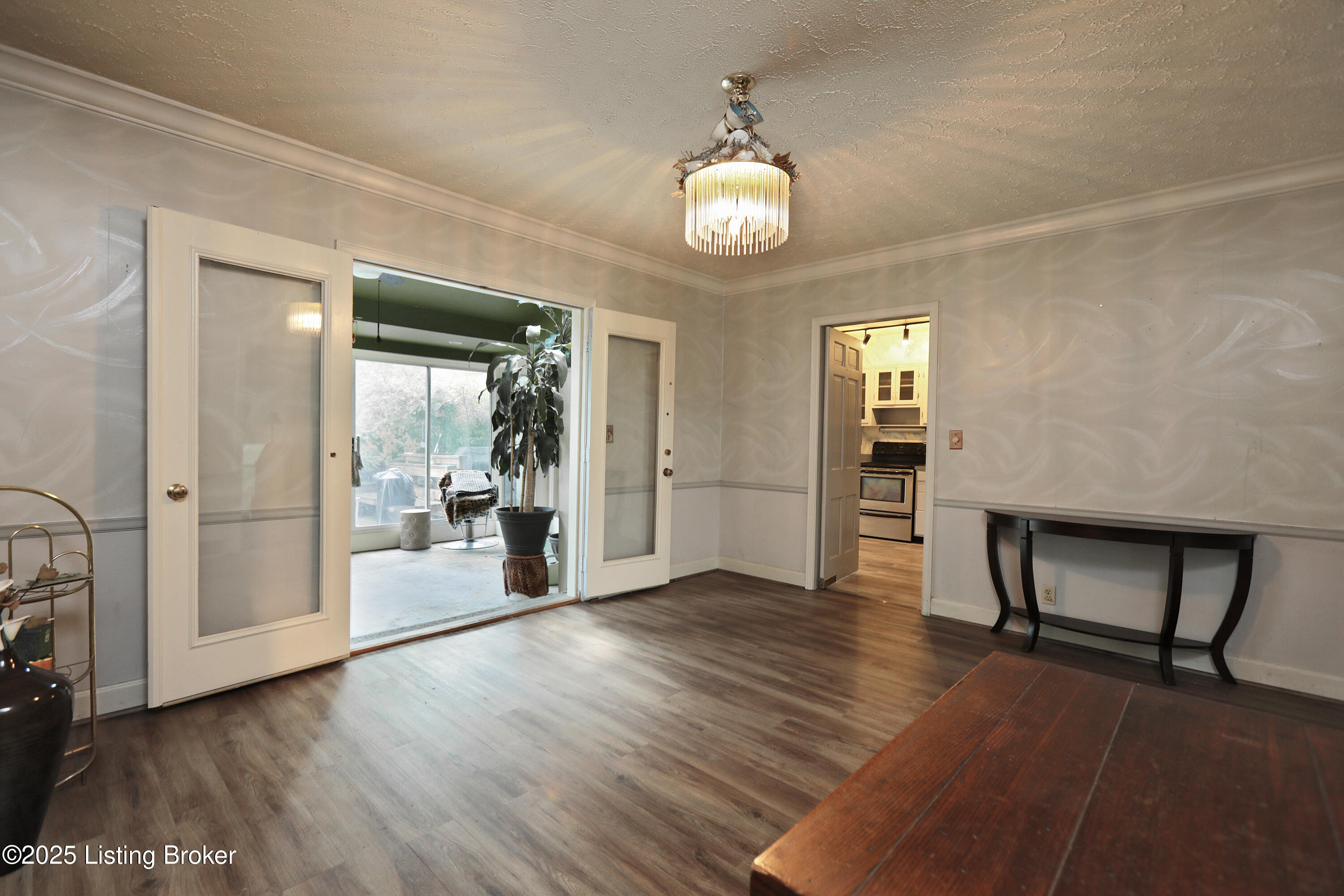 2349 Ingleside Dr