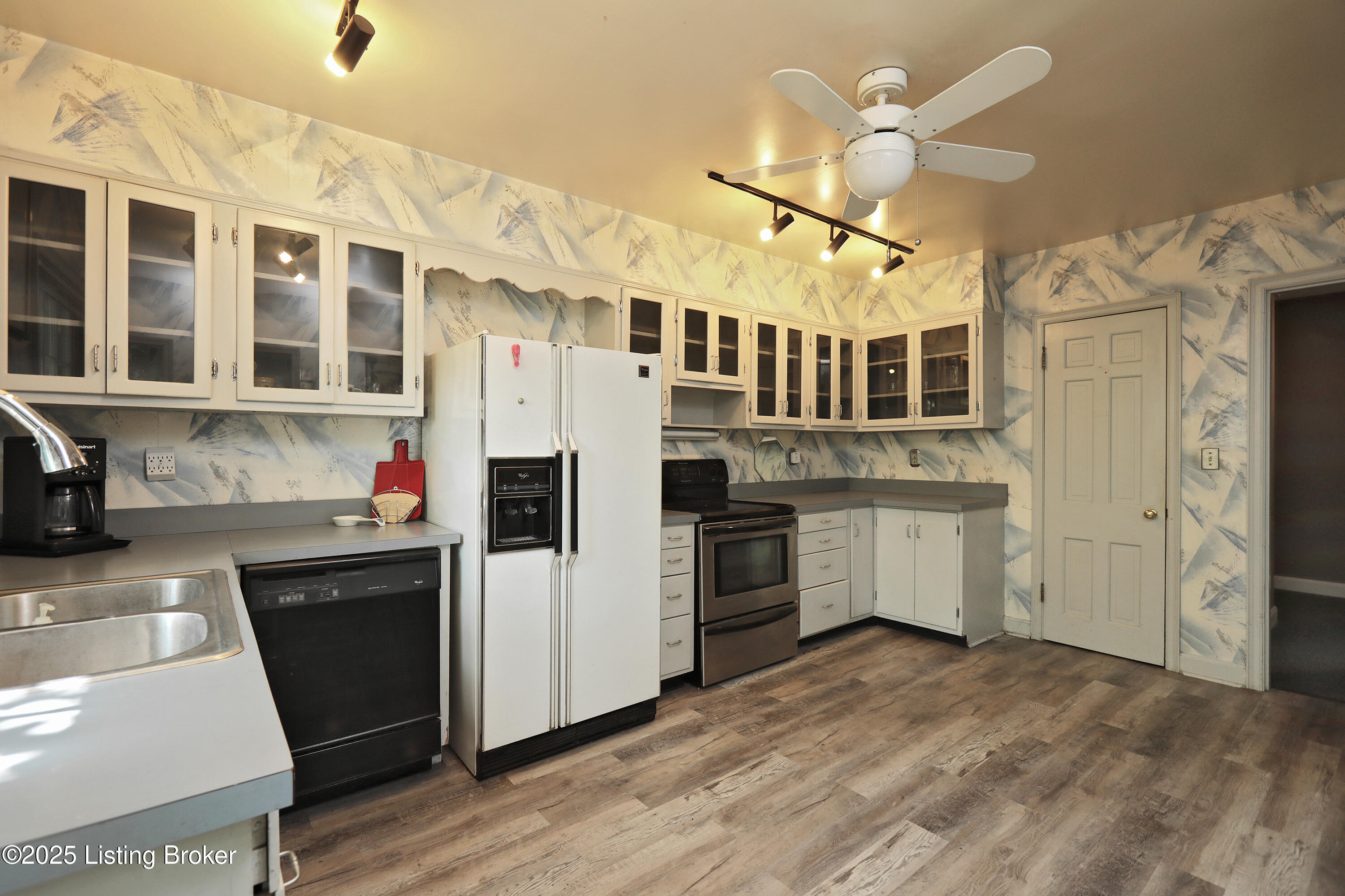 2349 Ingleside Dr