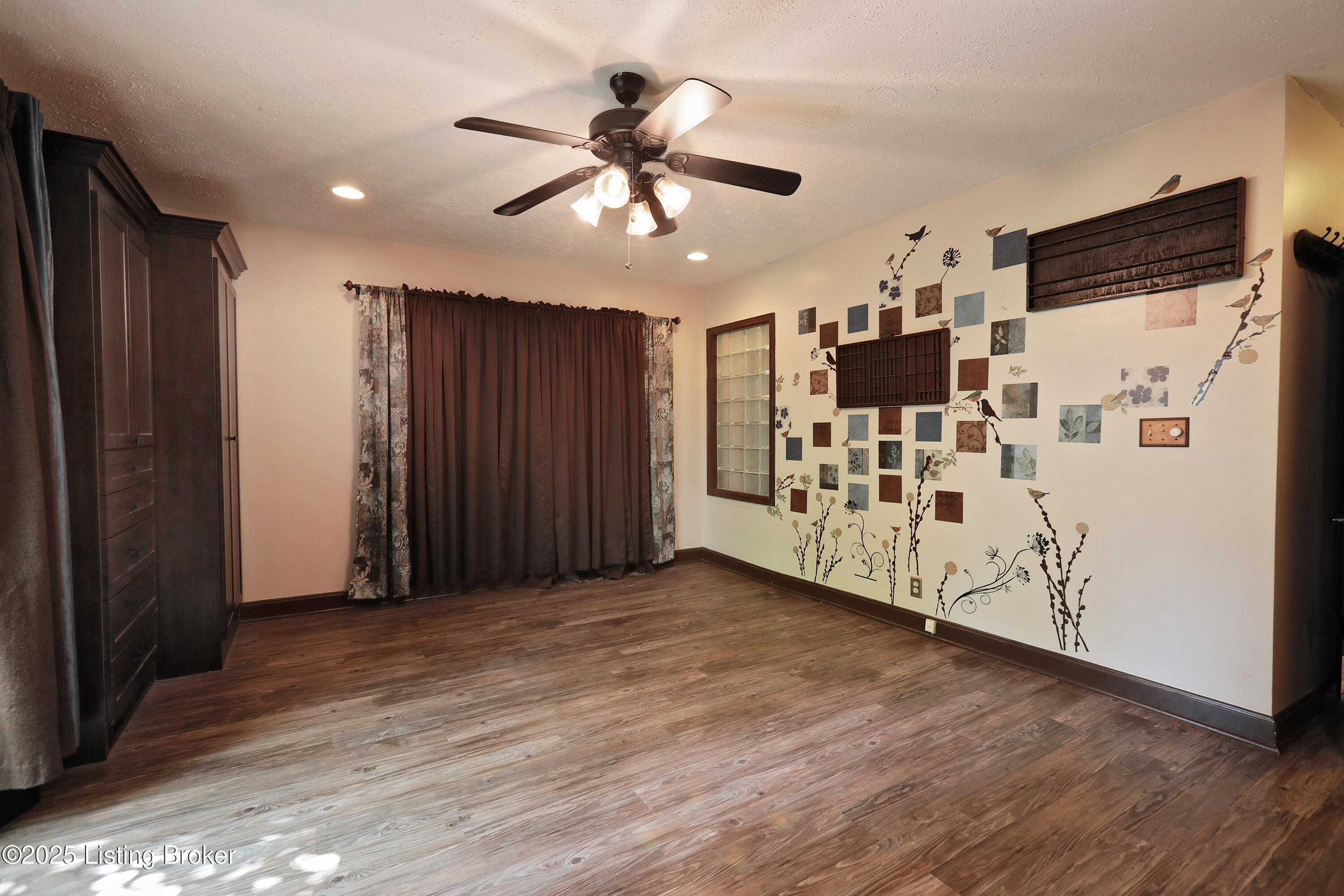 2349 Ingleside Dr