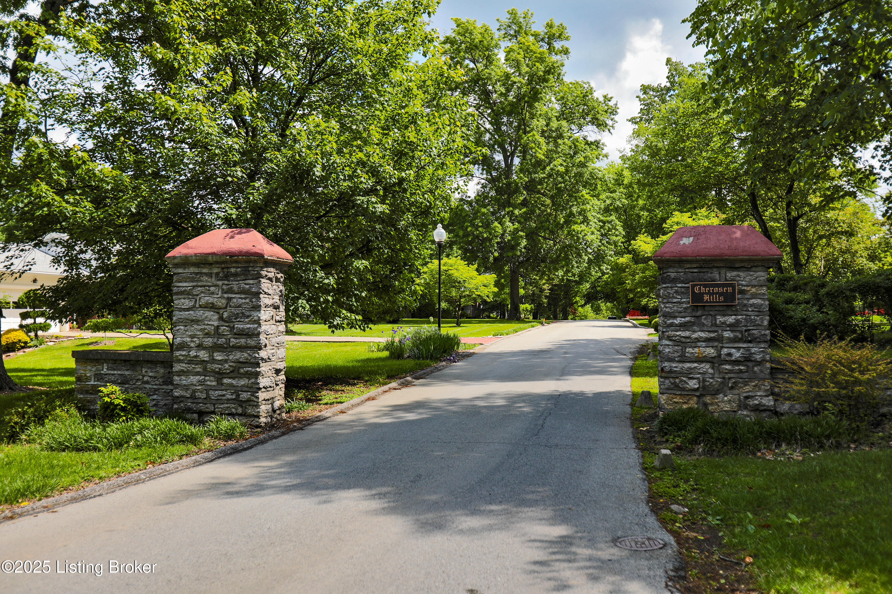 2349 Ingleside Dr