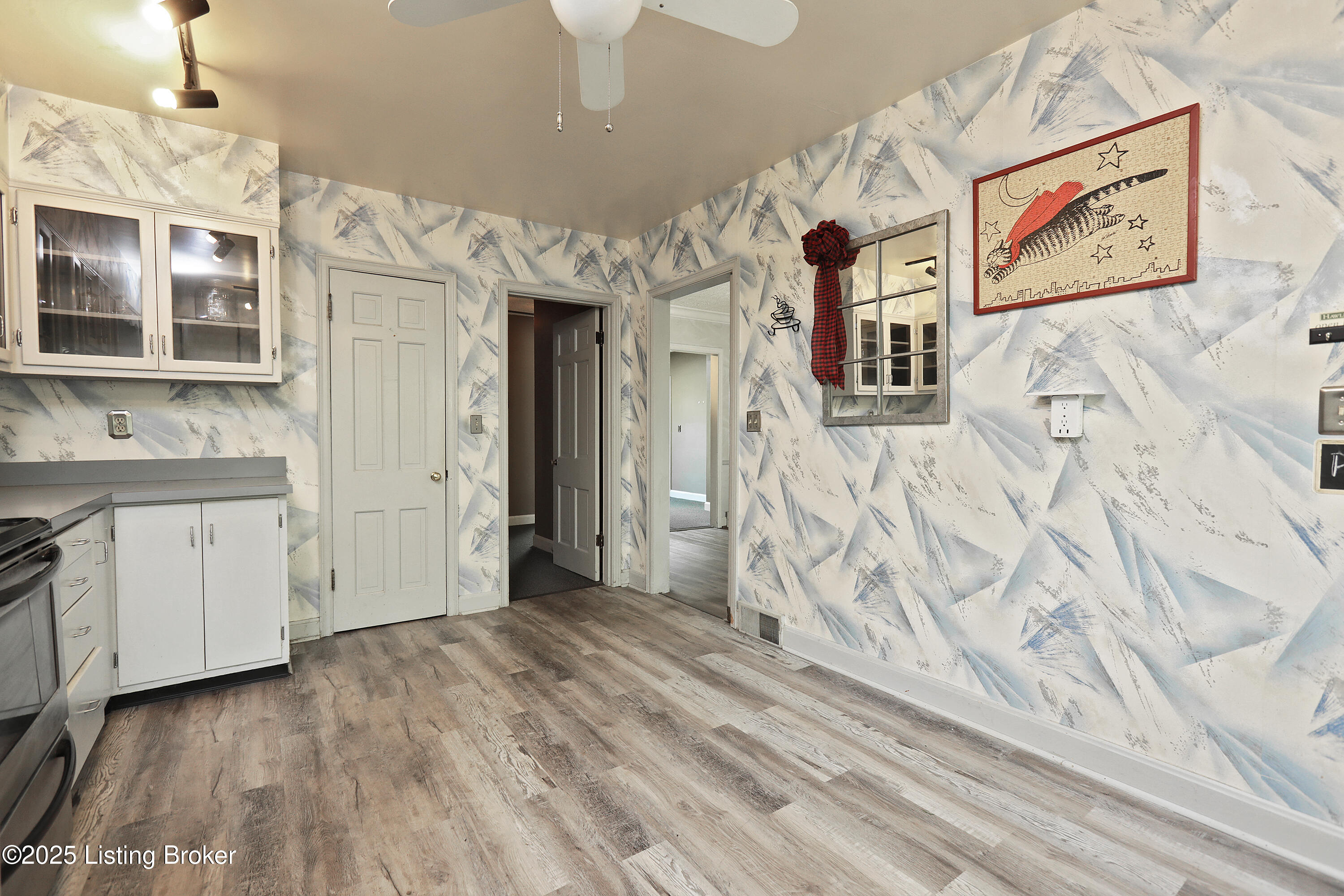 2349 Ingleside Dr