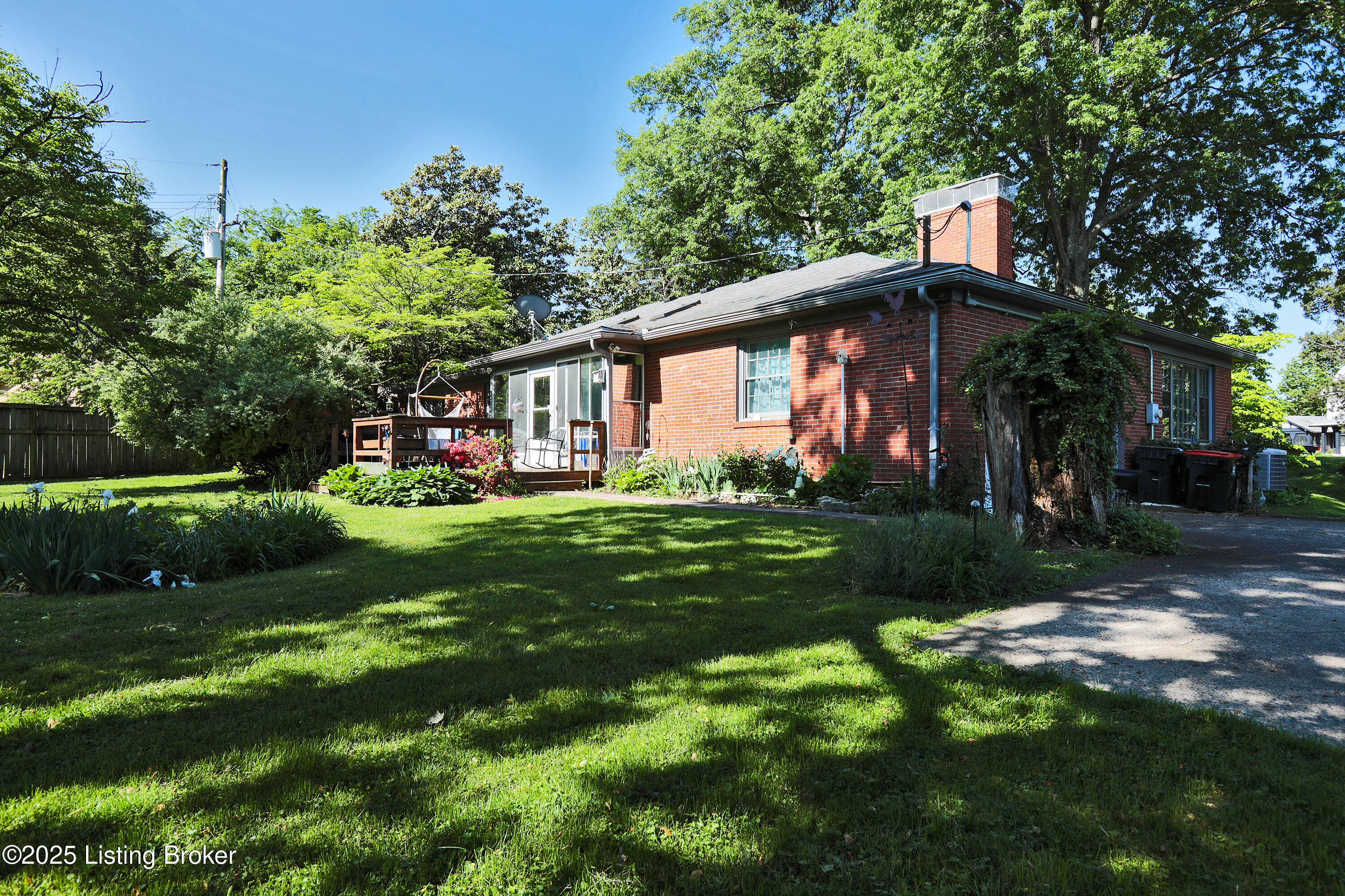 2349 Ingleside Dr