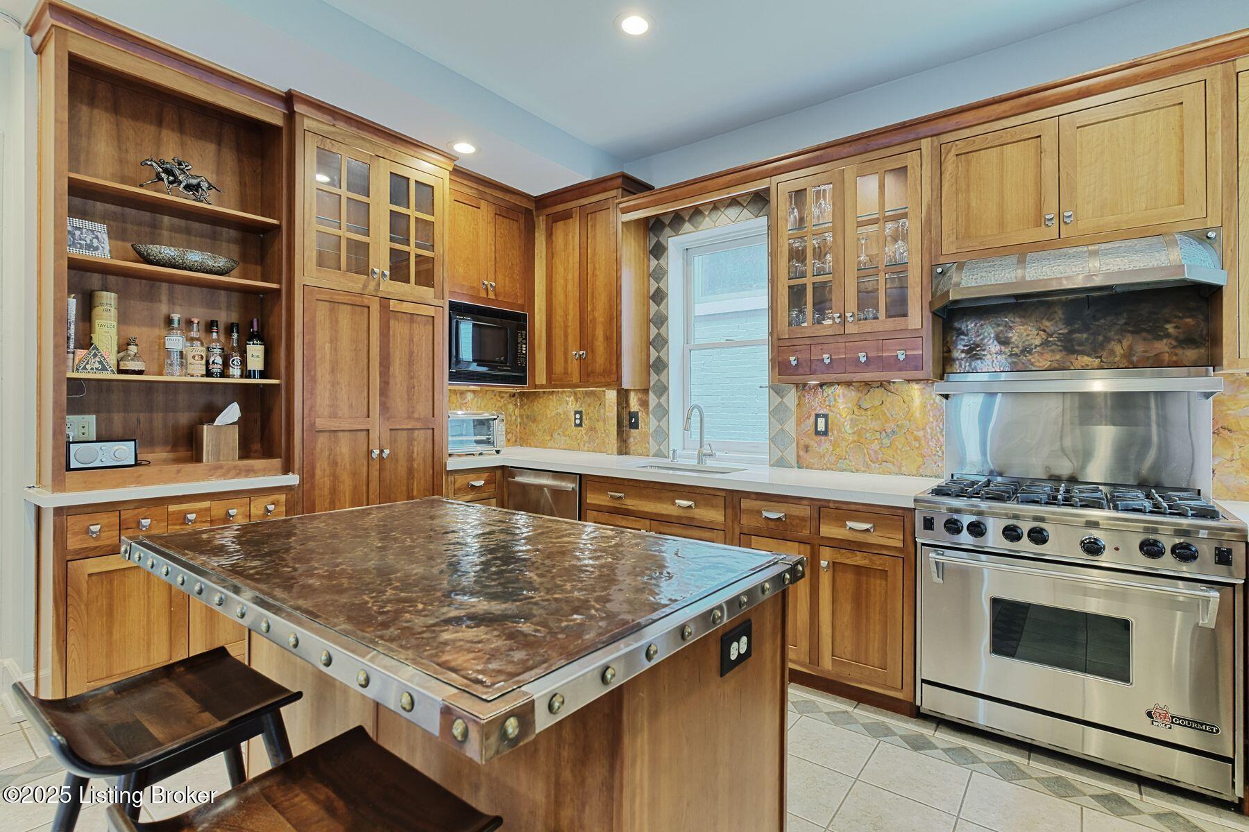 2113 Grinstead Dr