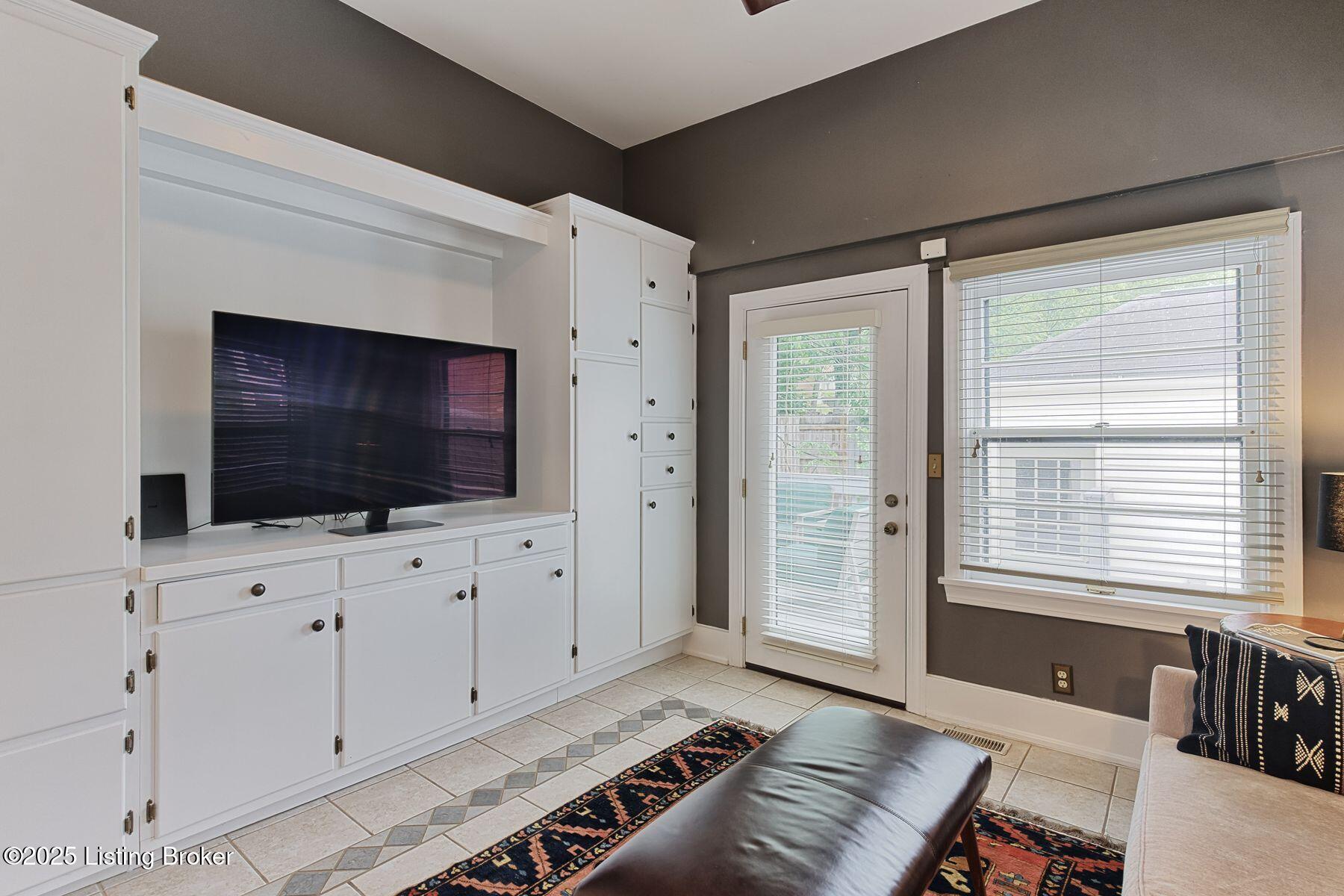 2113 Grinstead Dr