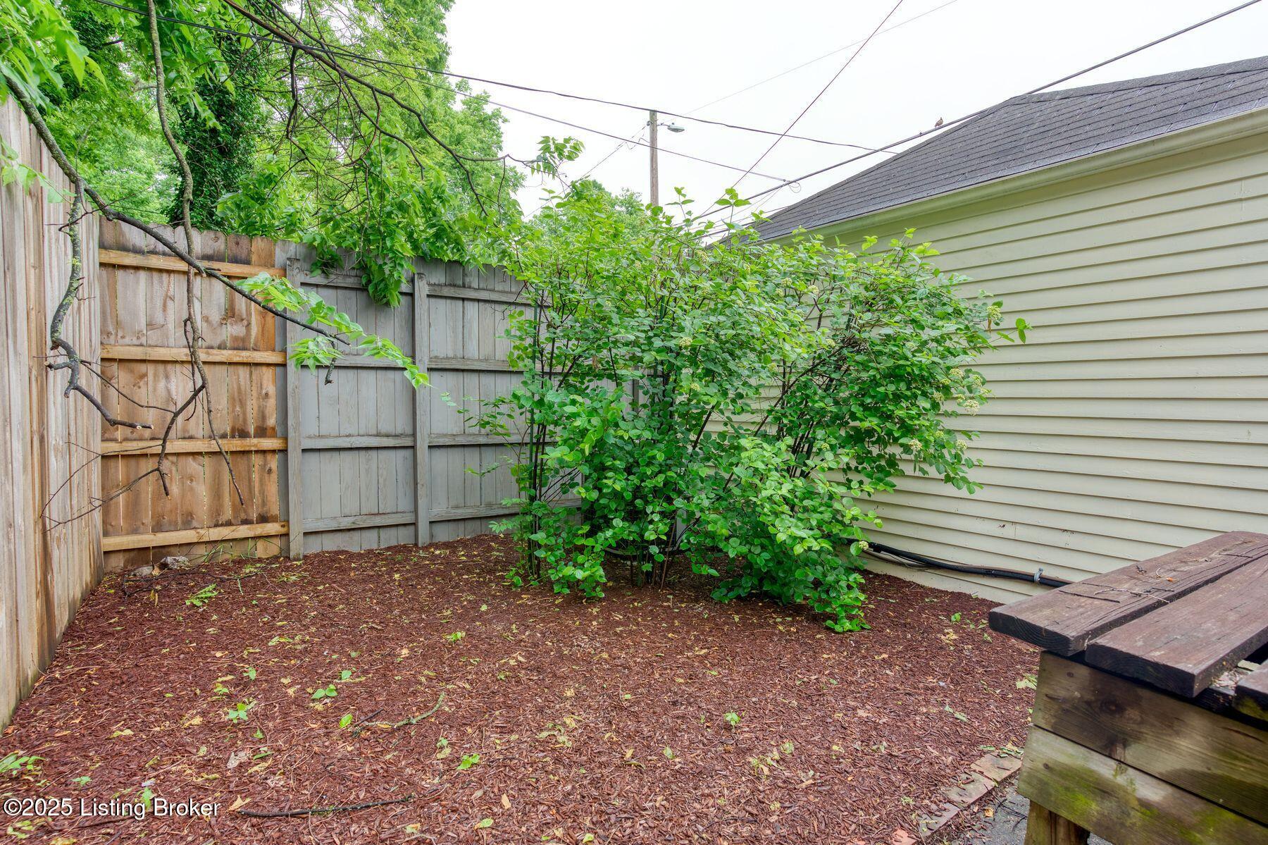2113 Grinstead Dr