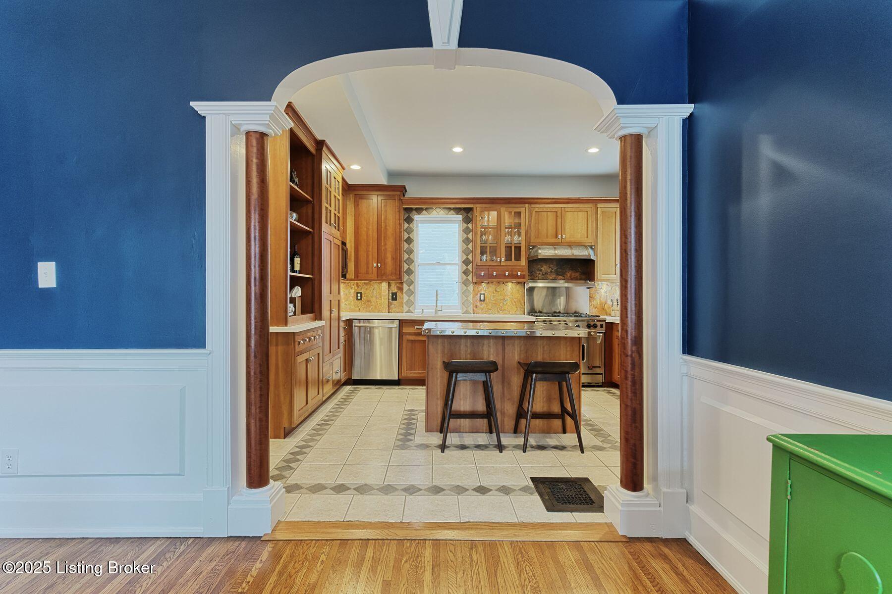 2113 Grinstead Dr