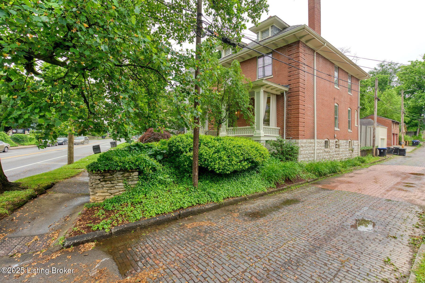 2113 Grinstead Dr