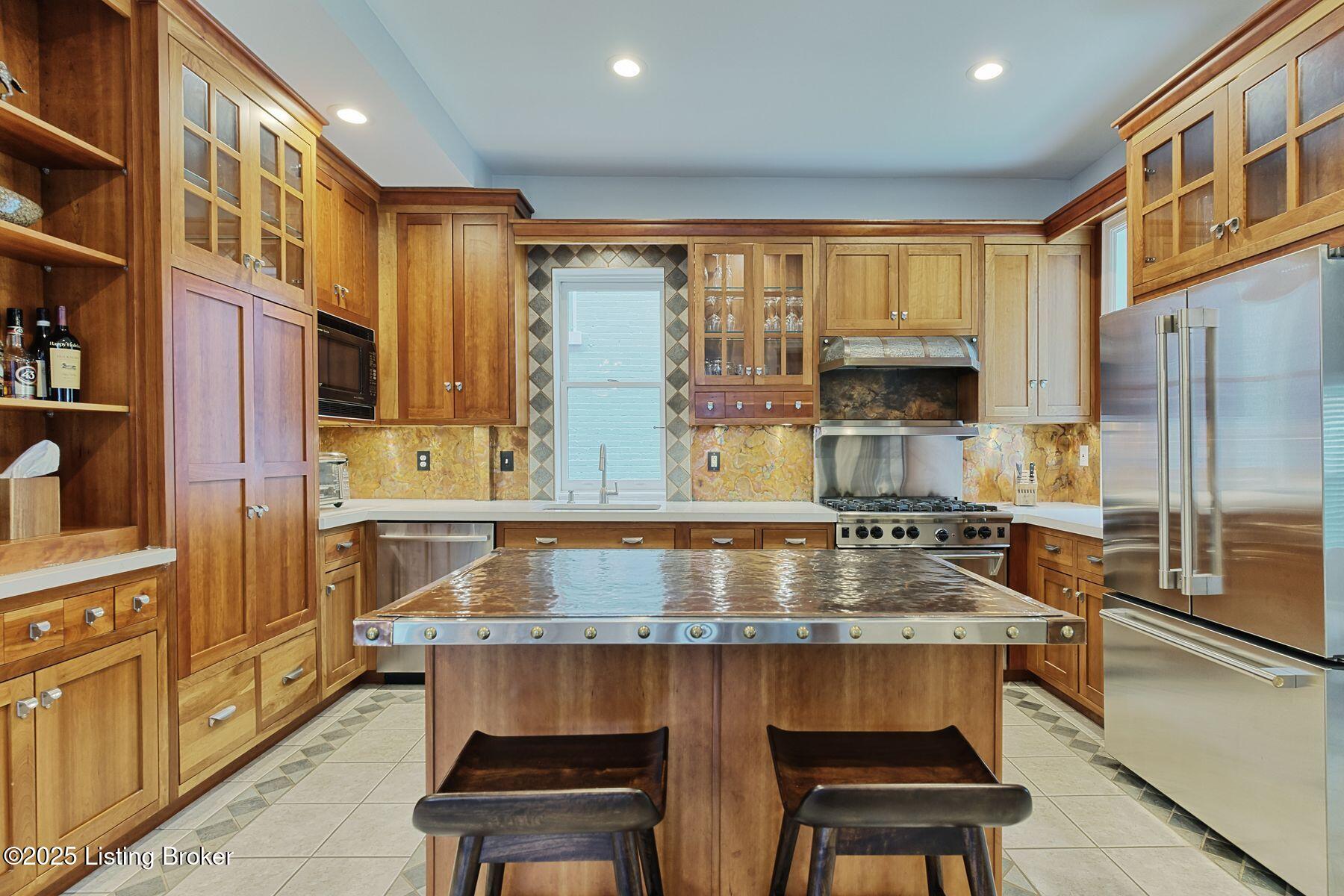 2113 Grinstead Dr
