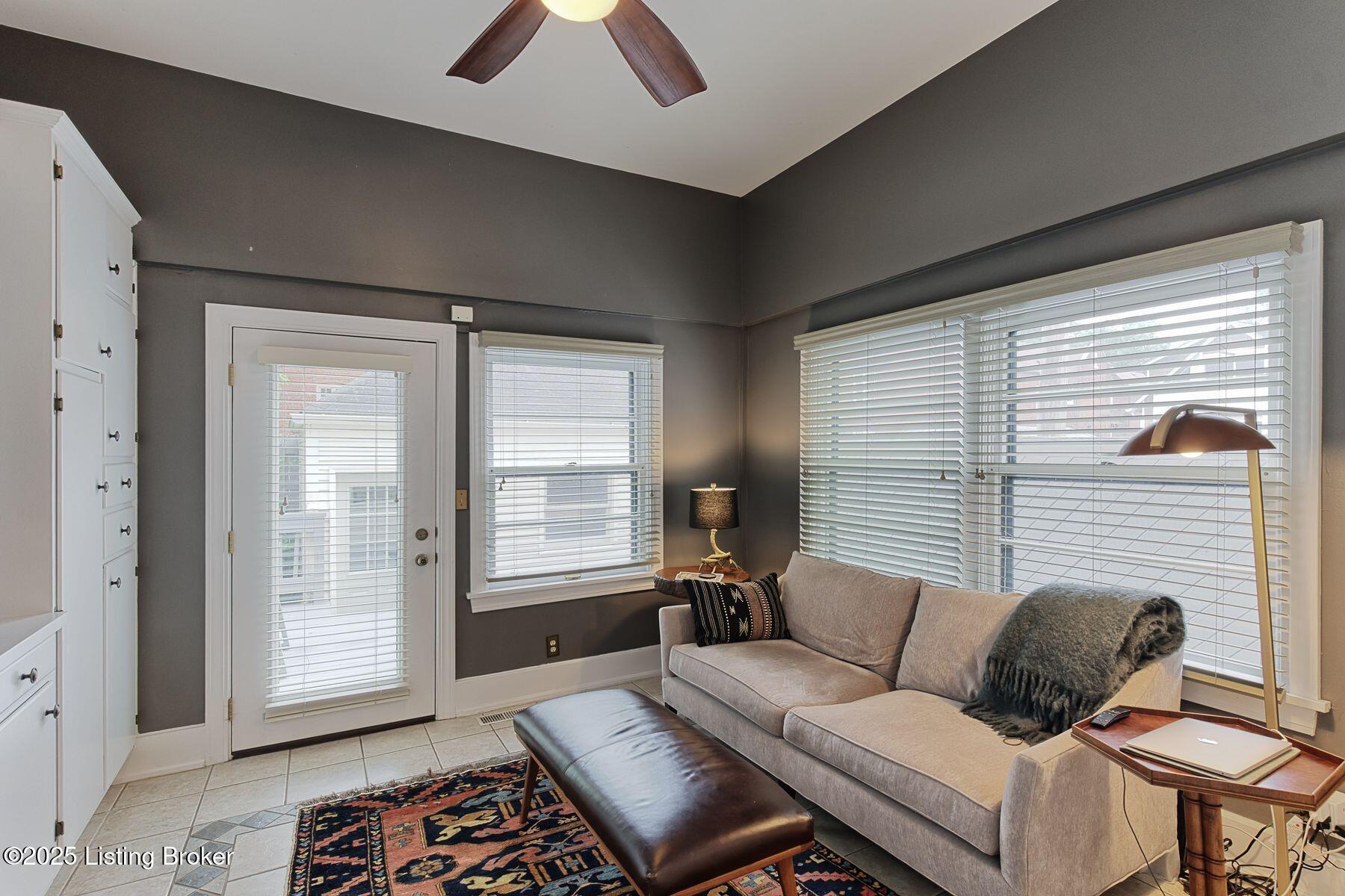 2113 Grinstead Dr