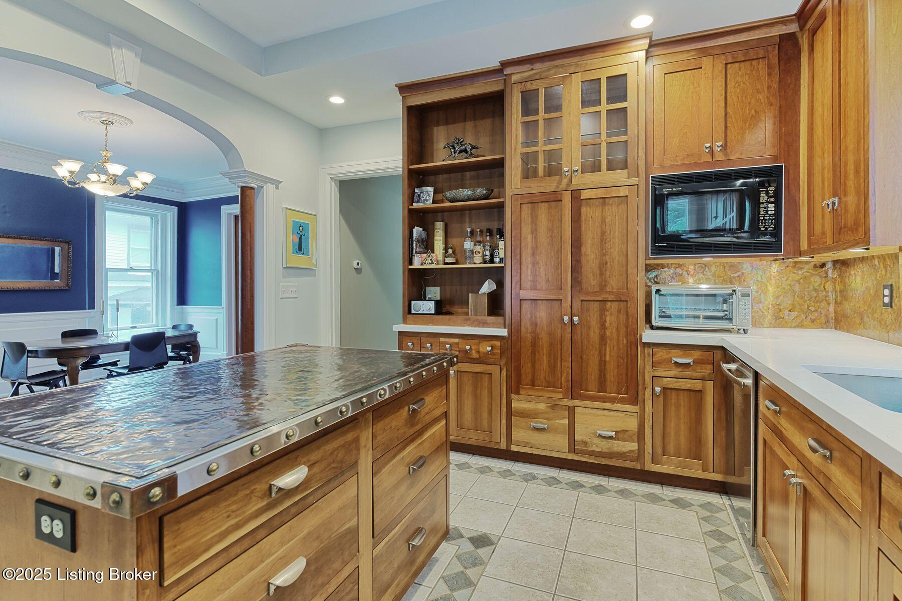 2113 Grinstead Dr