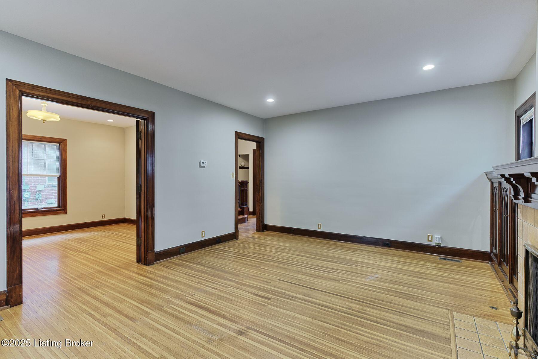 2123 Murray Ave