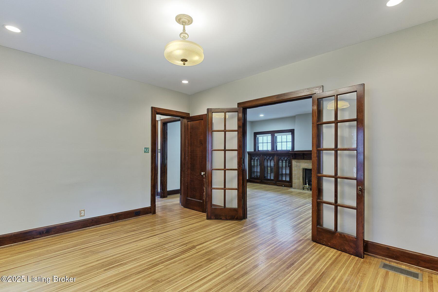 2123 Murray Ave