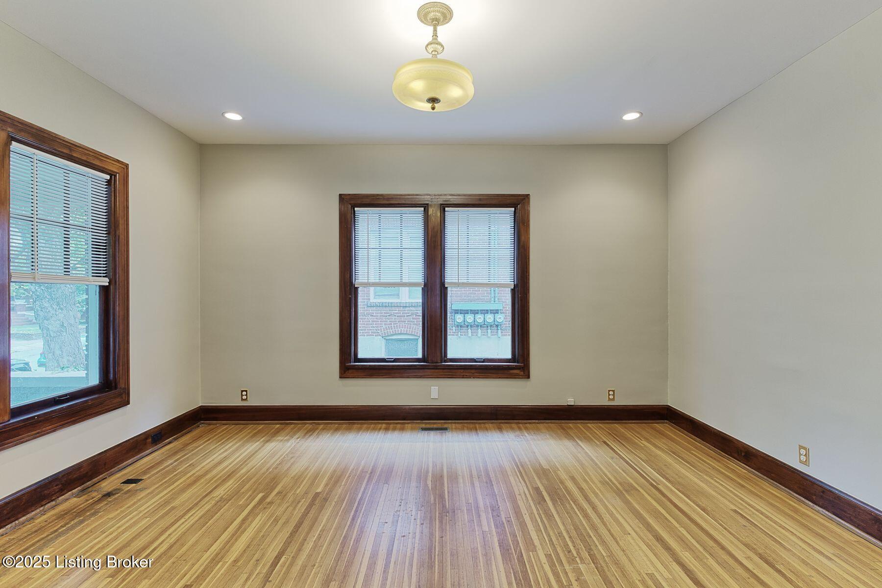 2123 Murray Ave