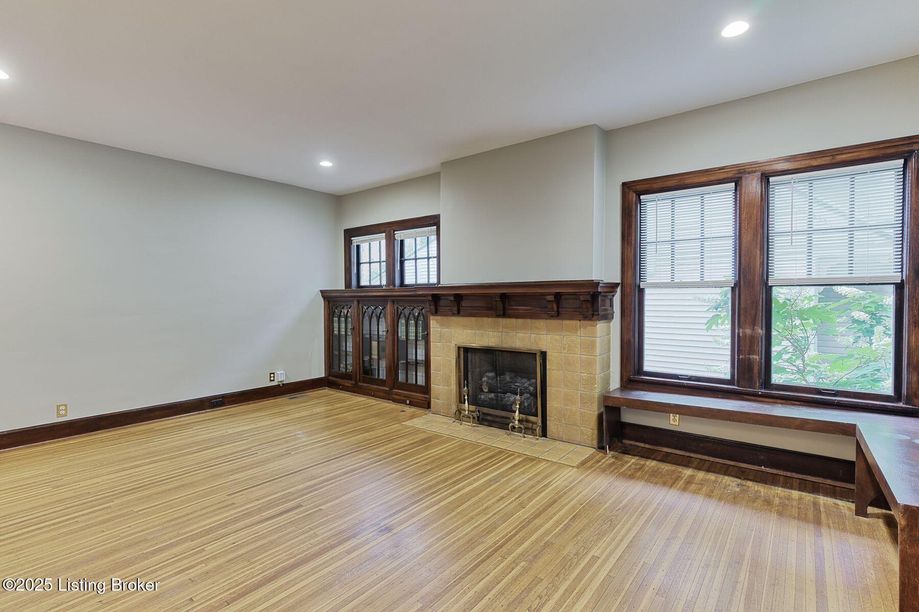 2123 Murray Ave