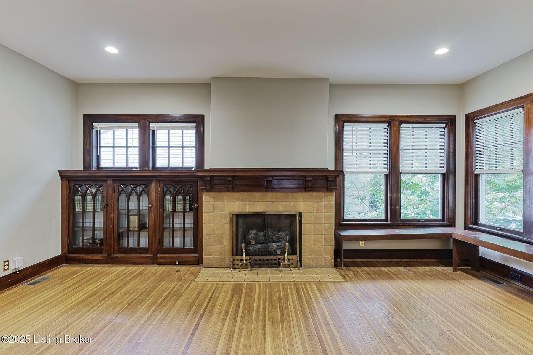 2123 Murray Ave