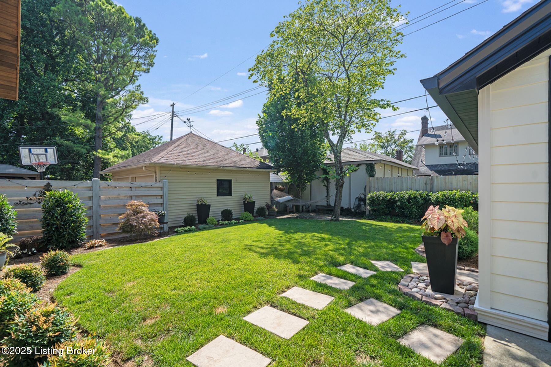 2212 Lowell Ave