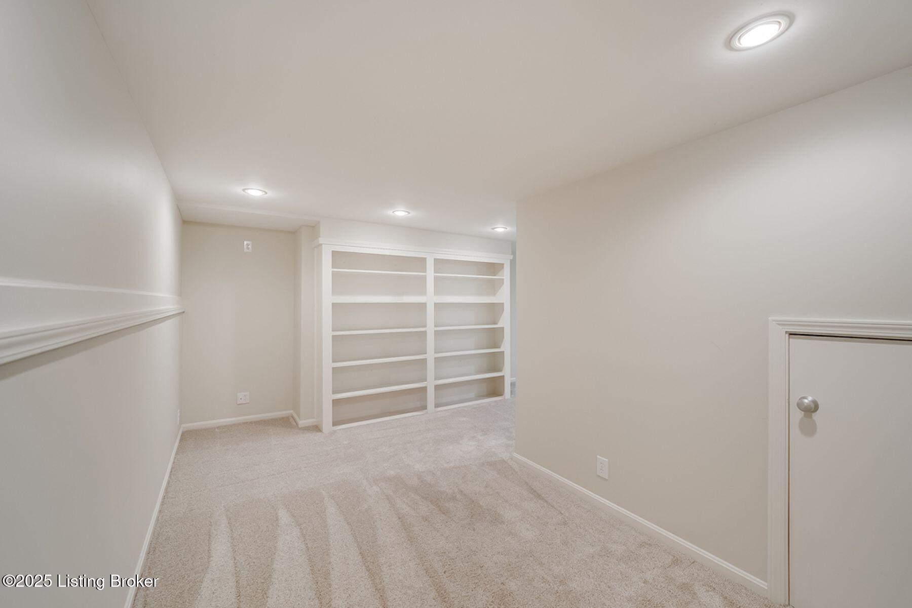 609 Maryhill Ln
