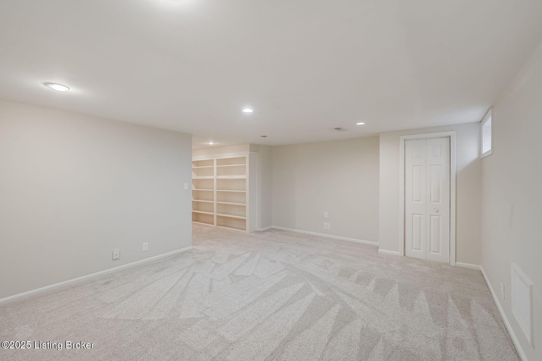609 Maryhill Ln