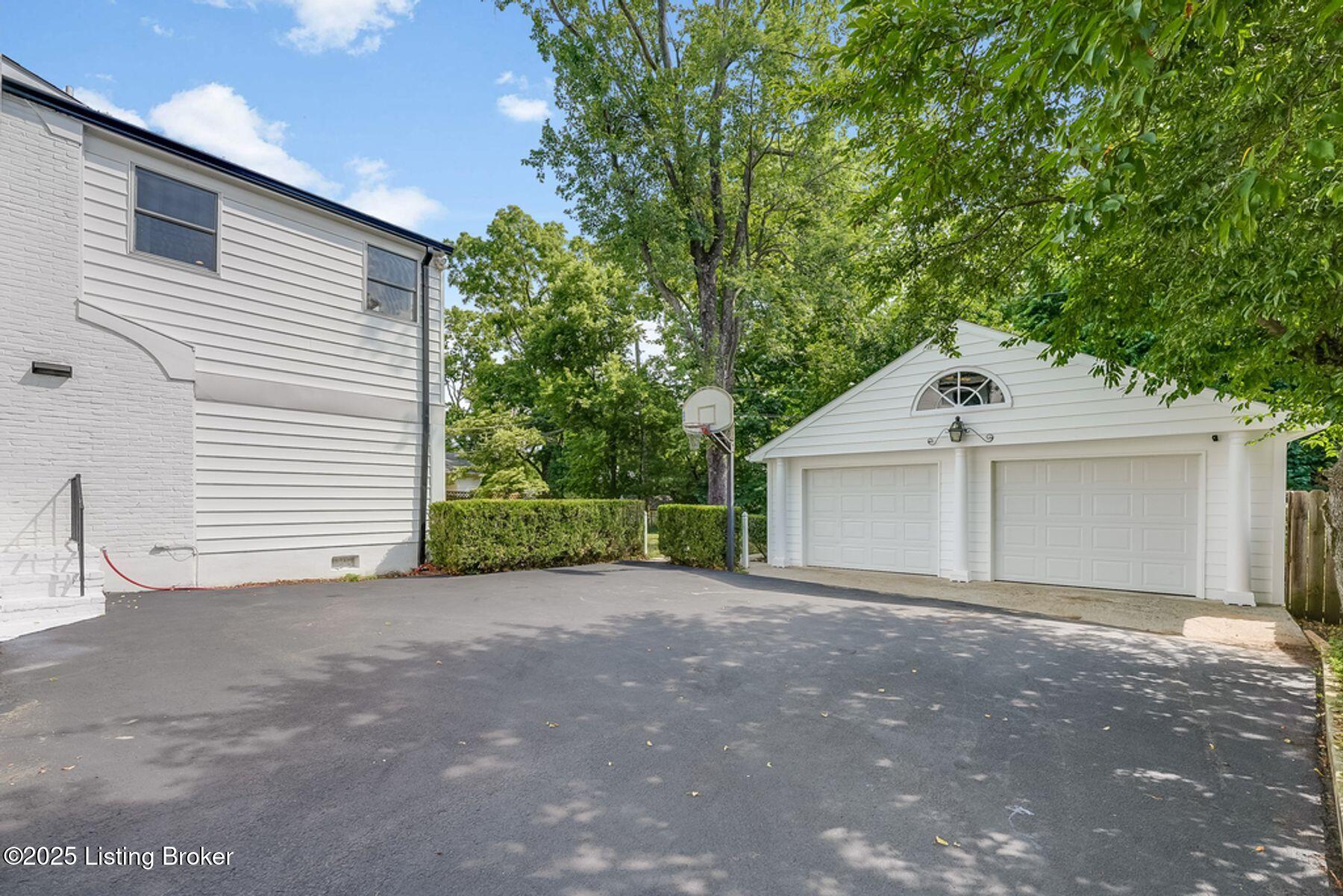 609 Maryhill Ln