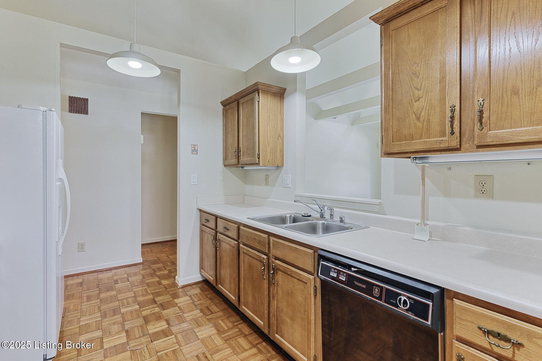 401 Eastbridge Ct