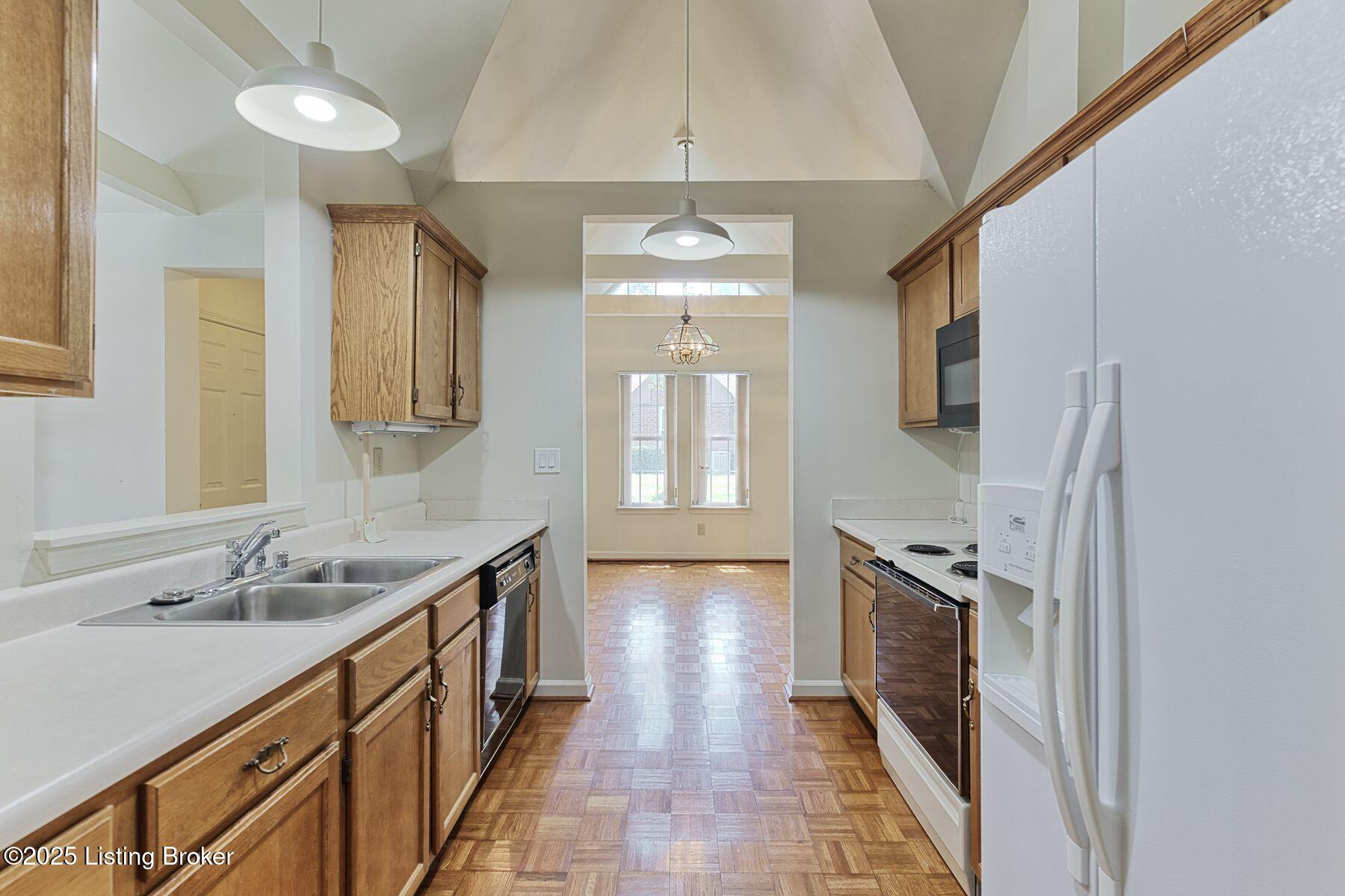 401 Eastbridge Ct