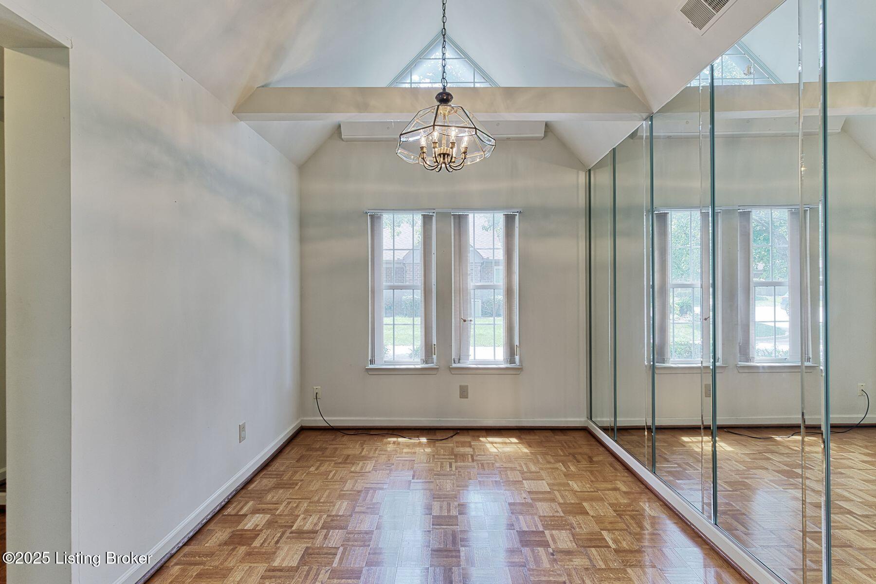401 Eastbridge Ct