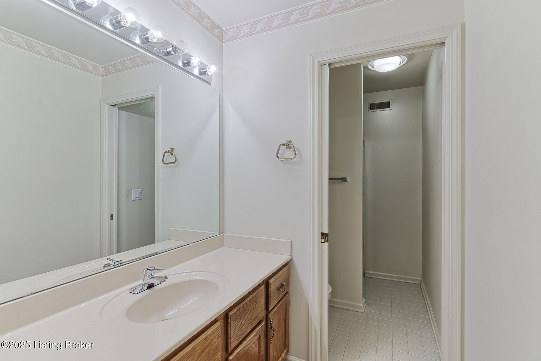 401 Eastbridge Ct