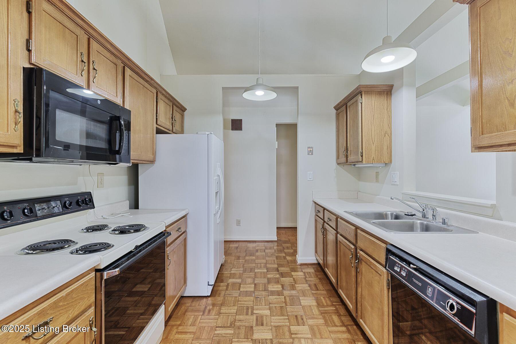 401 Eastbridge Ct