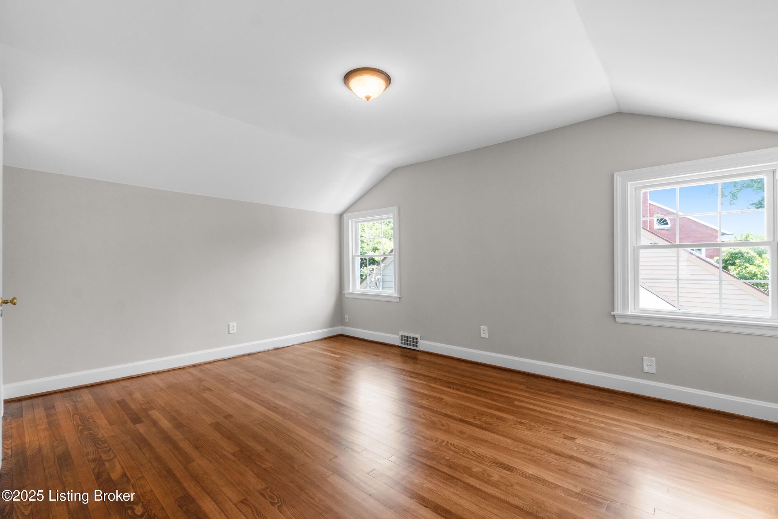 2539 Woodcreek Rd