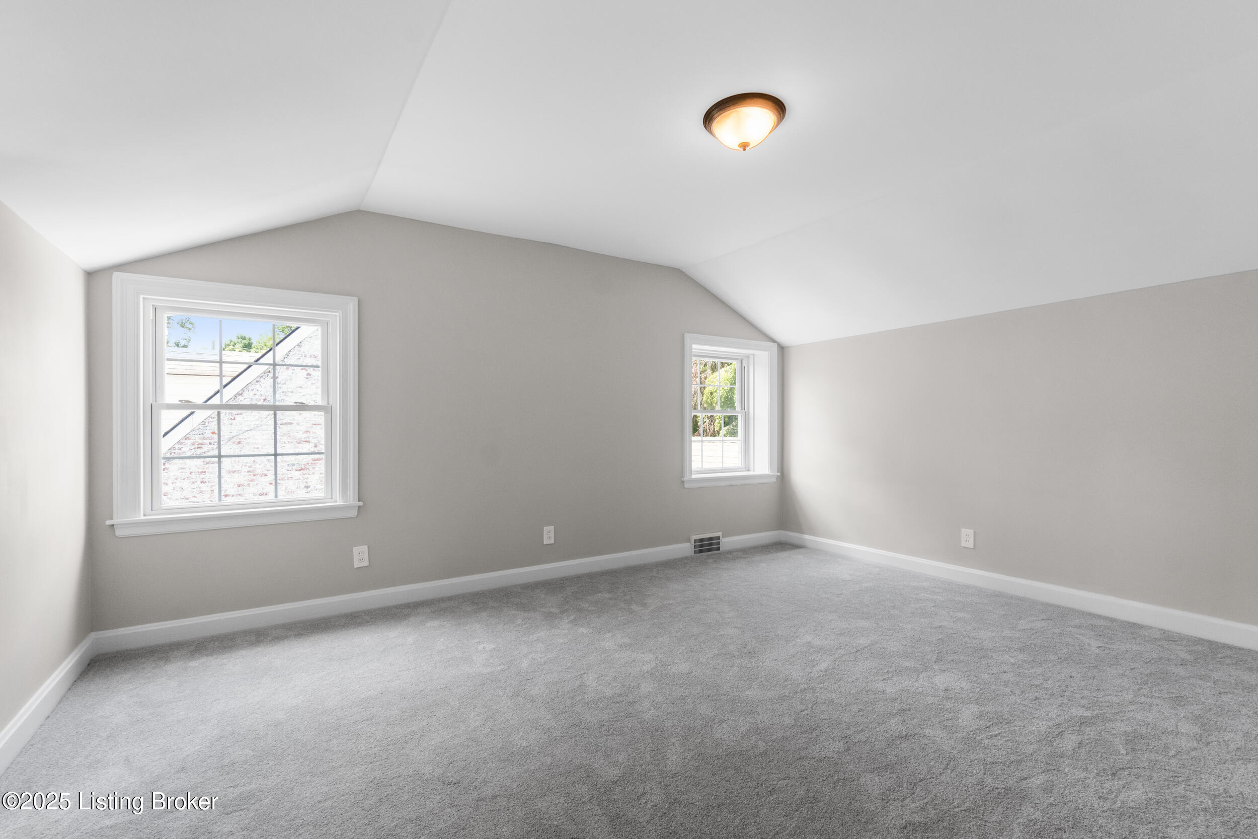2539 Woodcreek Rd