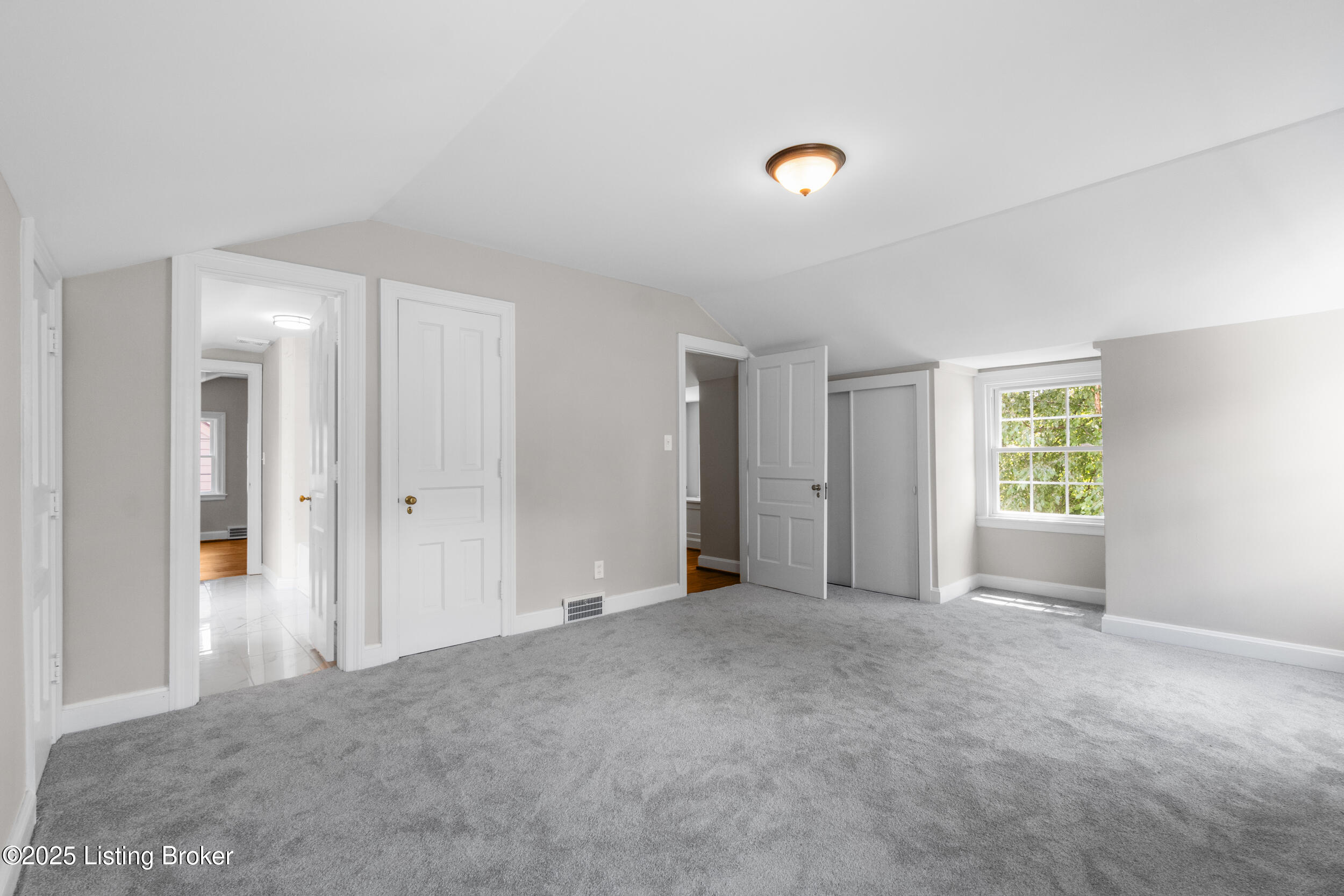 2539 Woodcreek Rd