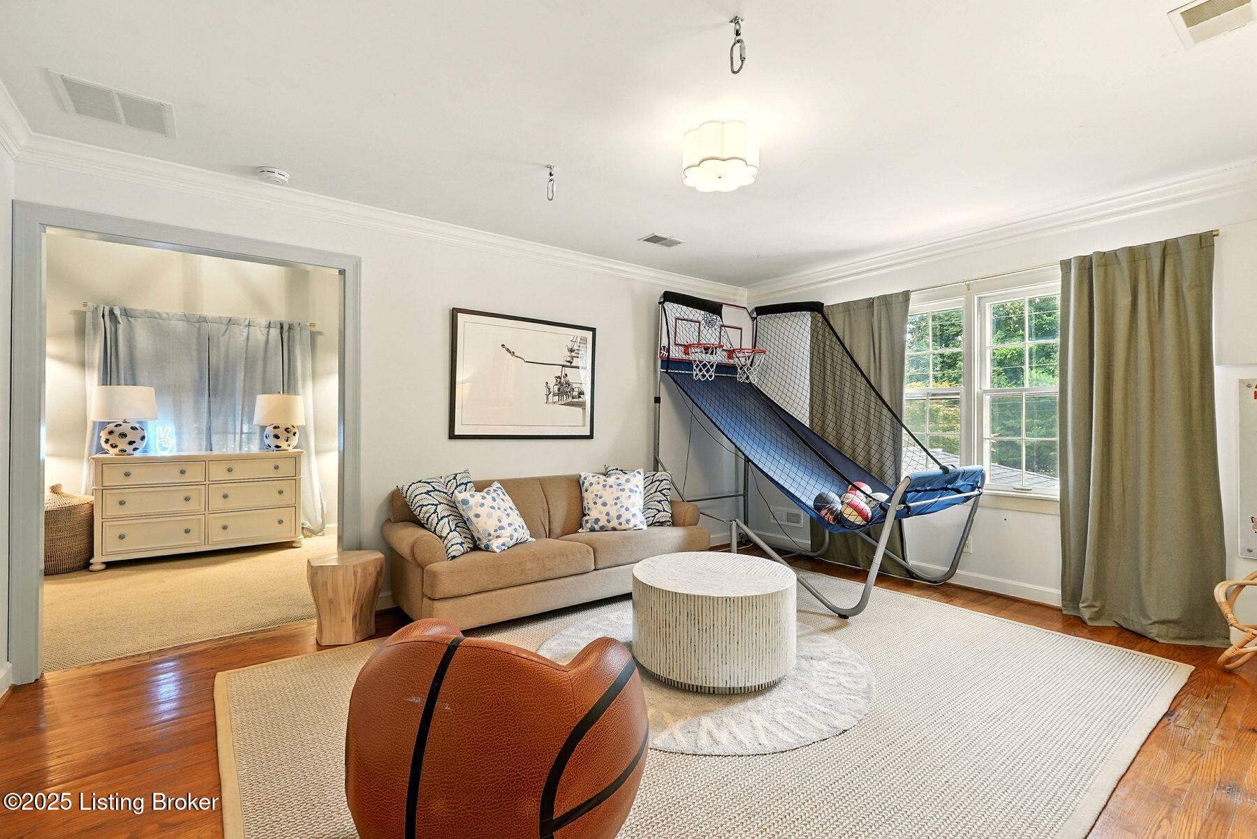 5819 Brittany Woods Cir