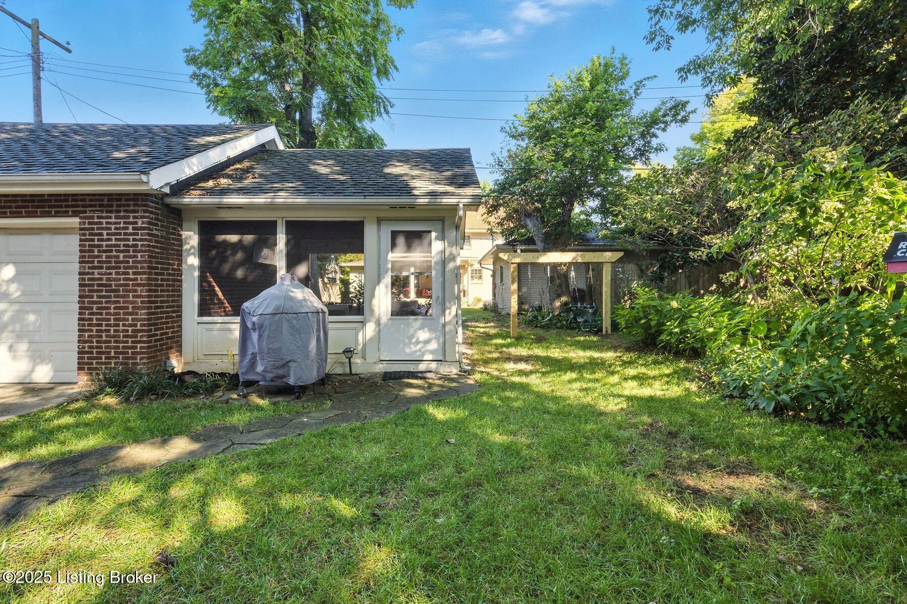 2217 Woodford Pl
