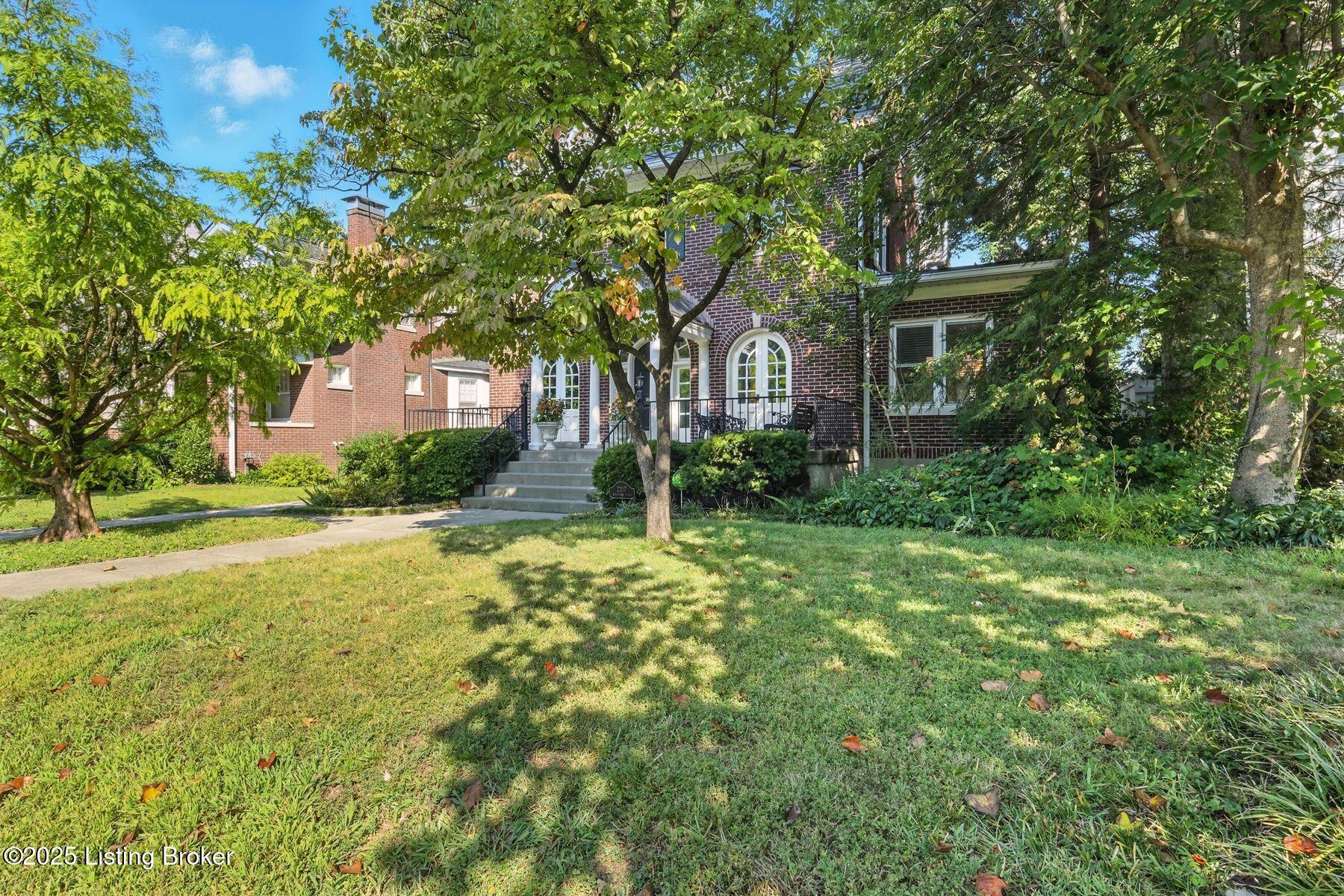 2217 Woodford Pl