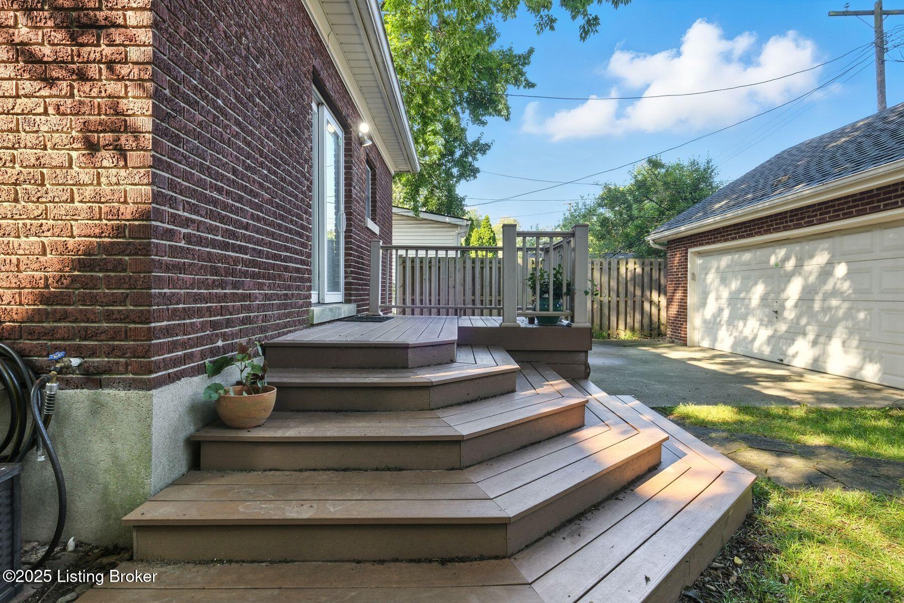 2217 Woodford Pl