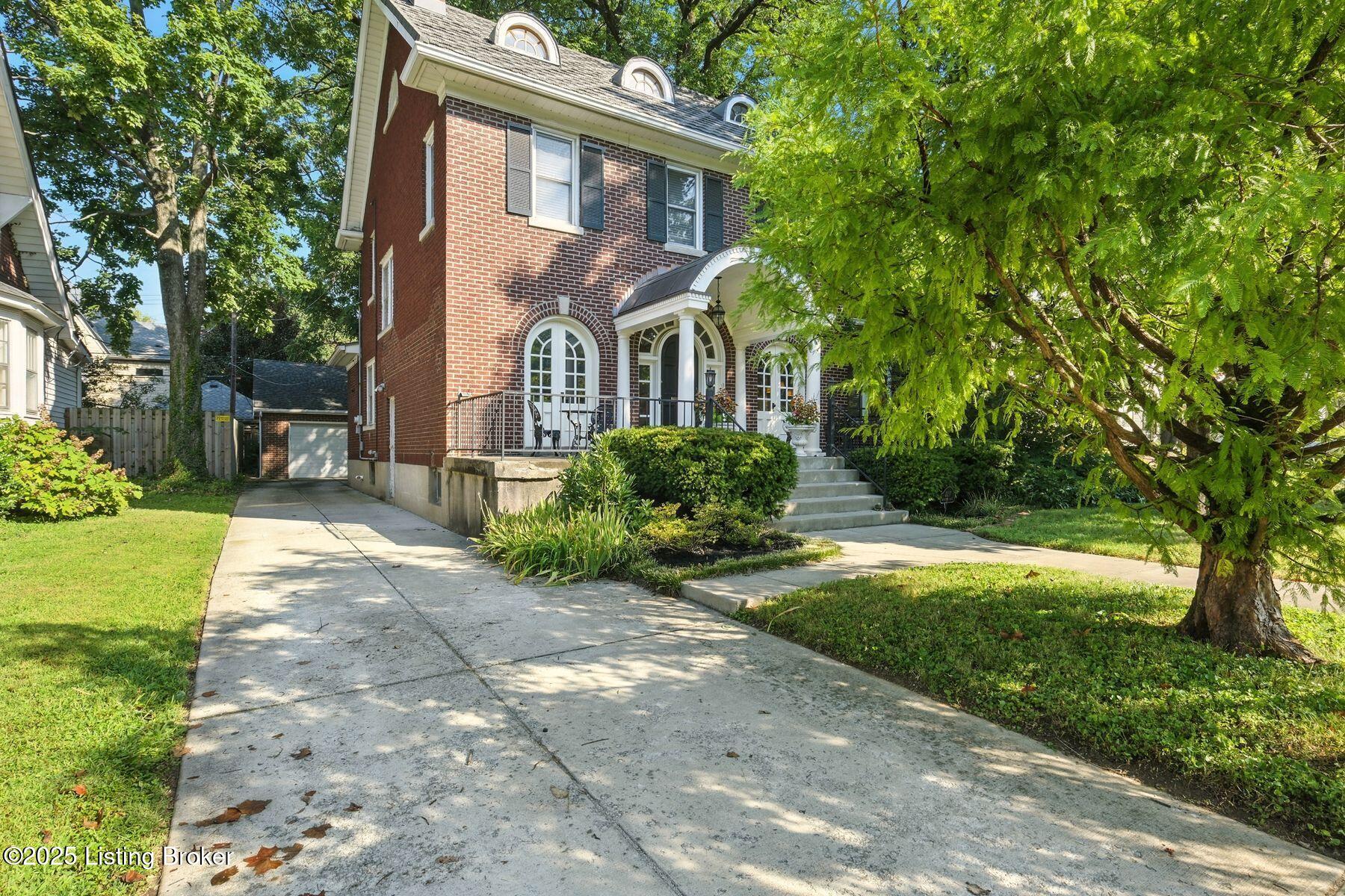 2217 Woodford Pl