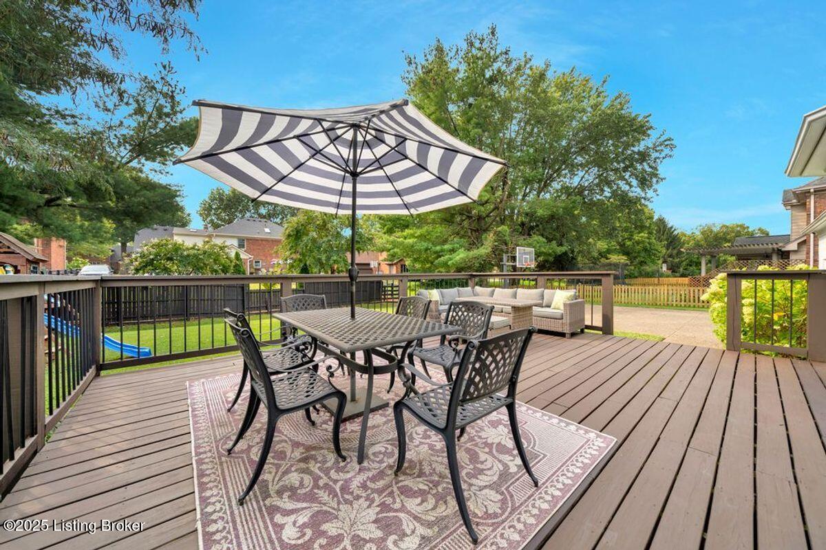 809 Foxfire Dr