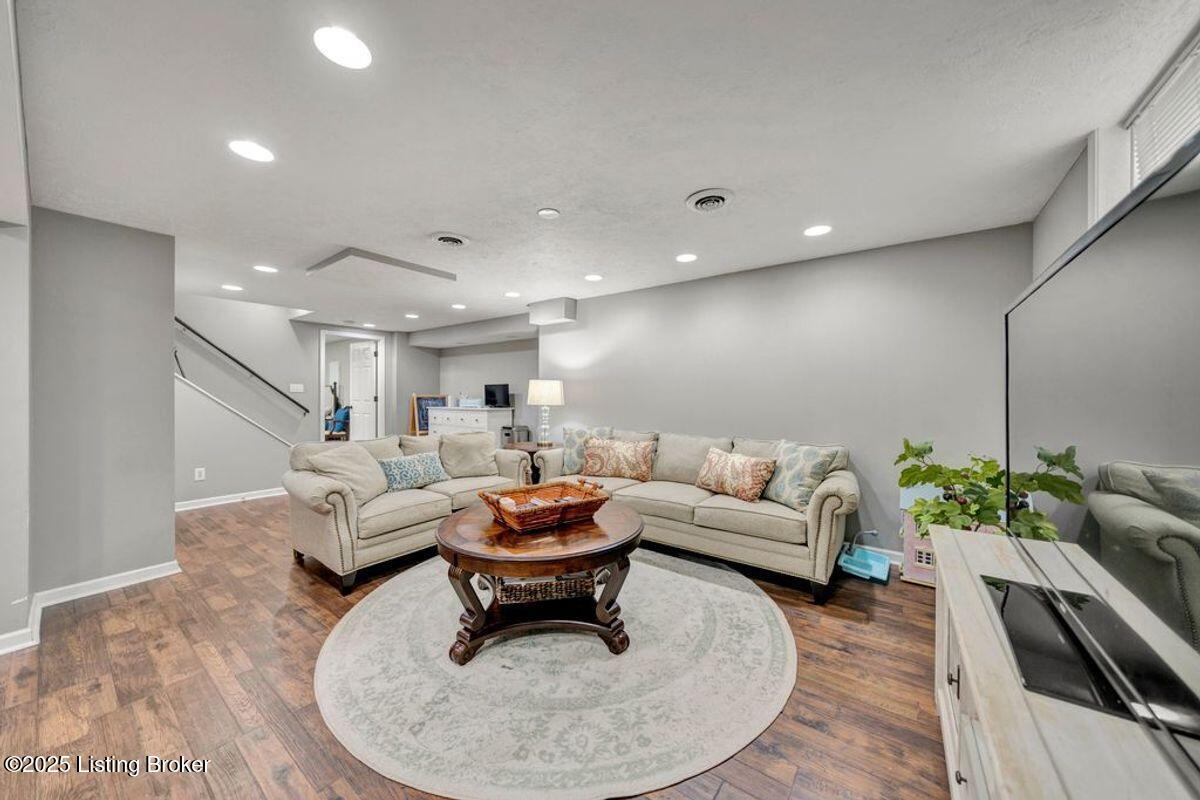 809 Foxfire Dr