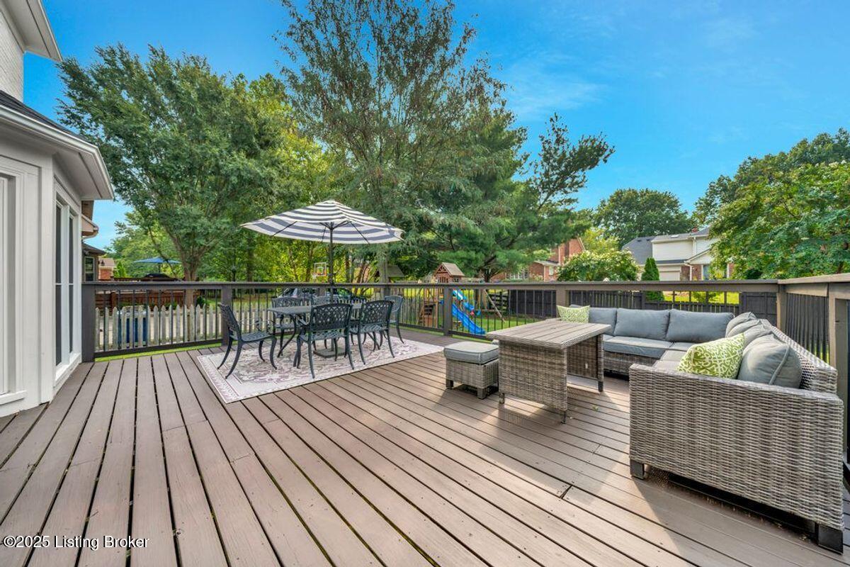 809 Foxfire Dr