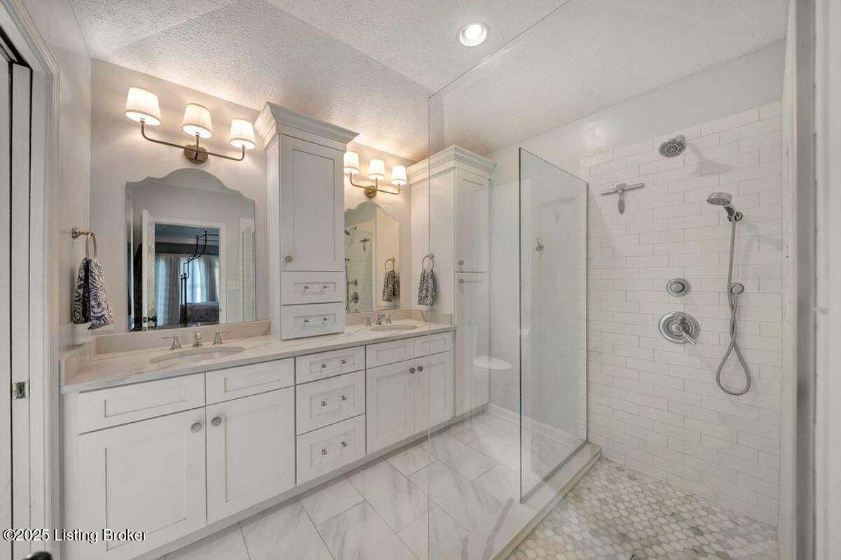 809 Foxfire Dr