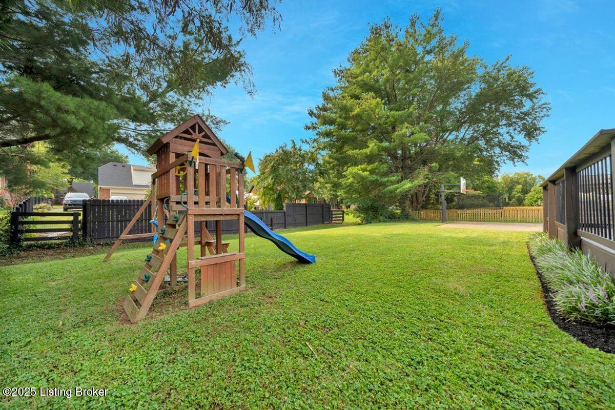 809 Foxfire Dr