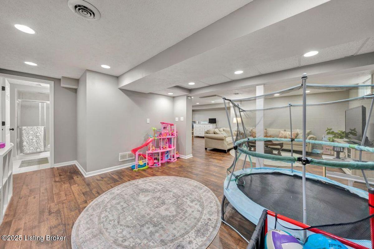809 Foxfire Dr