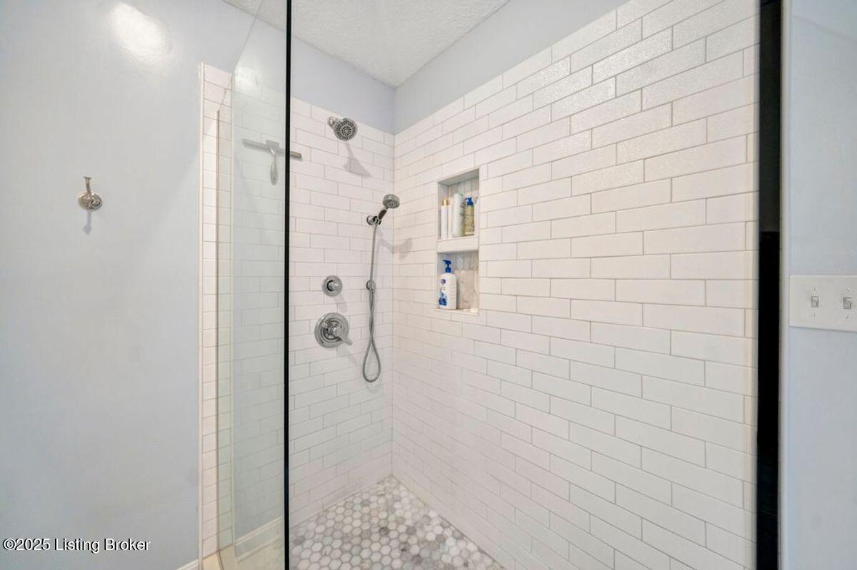809 Foxfire Dr