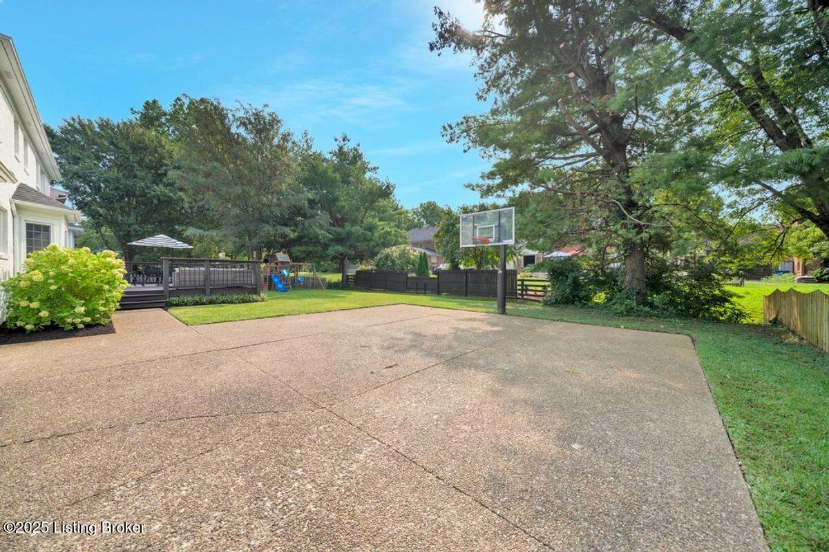 809 Foxfire Dr