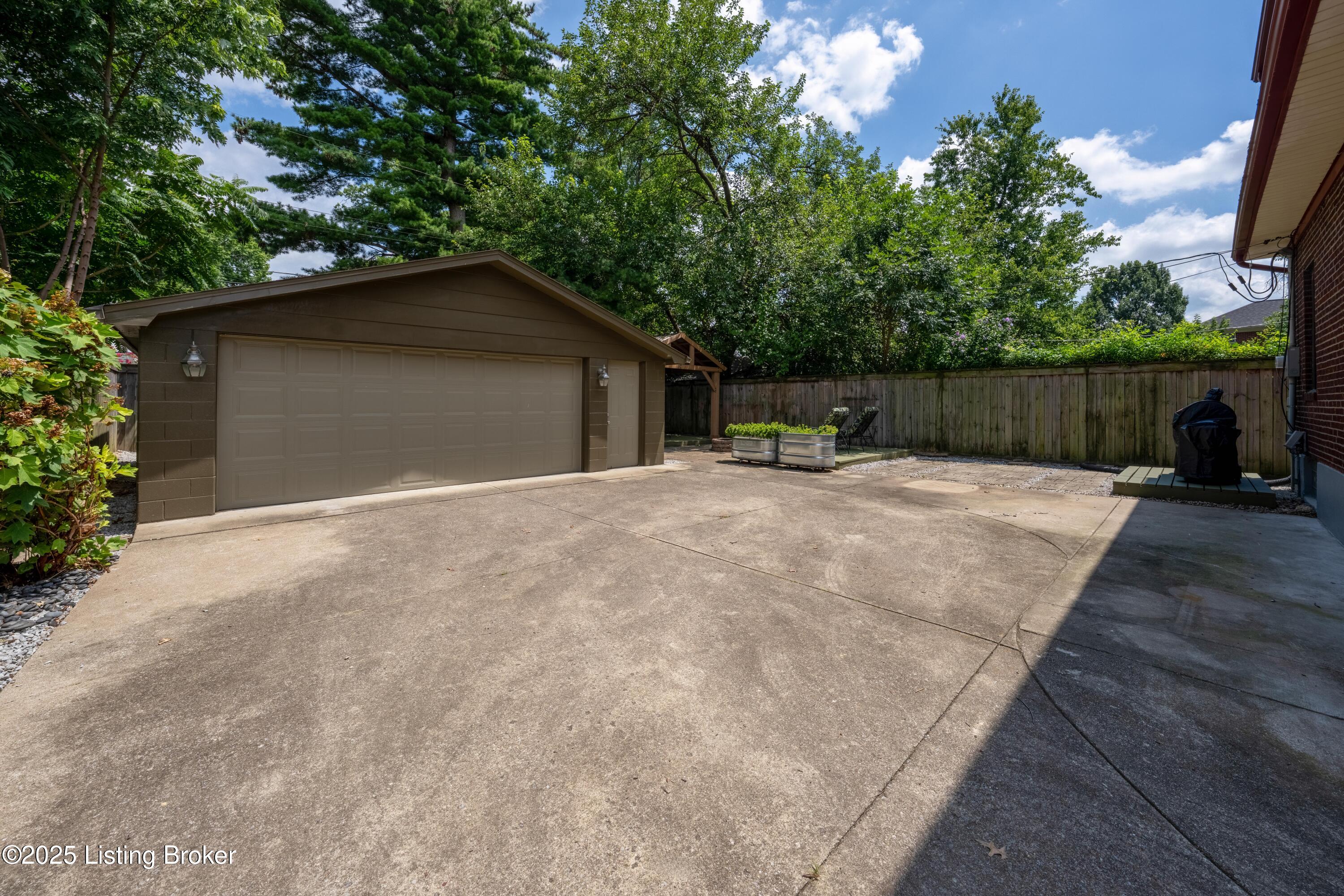 2539 Carolina Ave